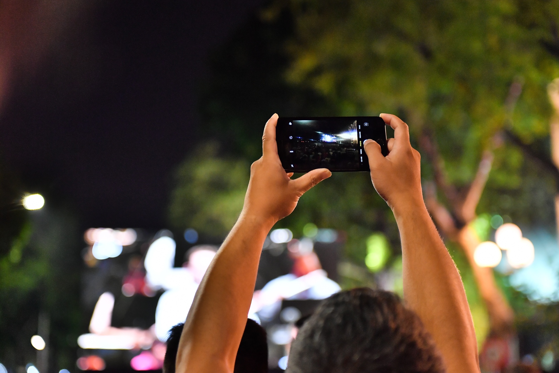 Dan nhac Giao huong London bieu dien tai pho di bo Ho Guom anh 10