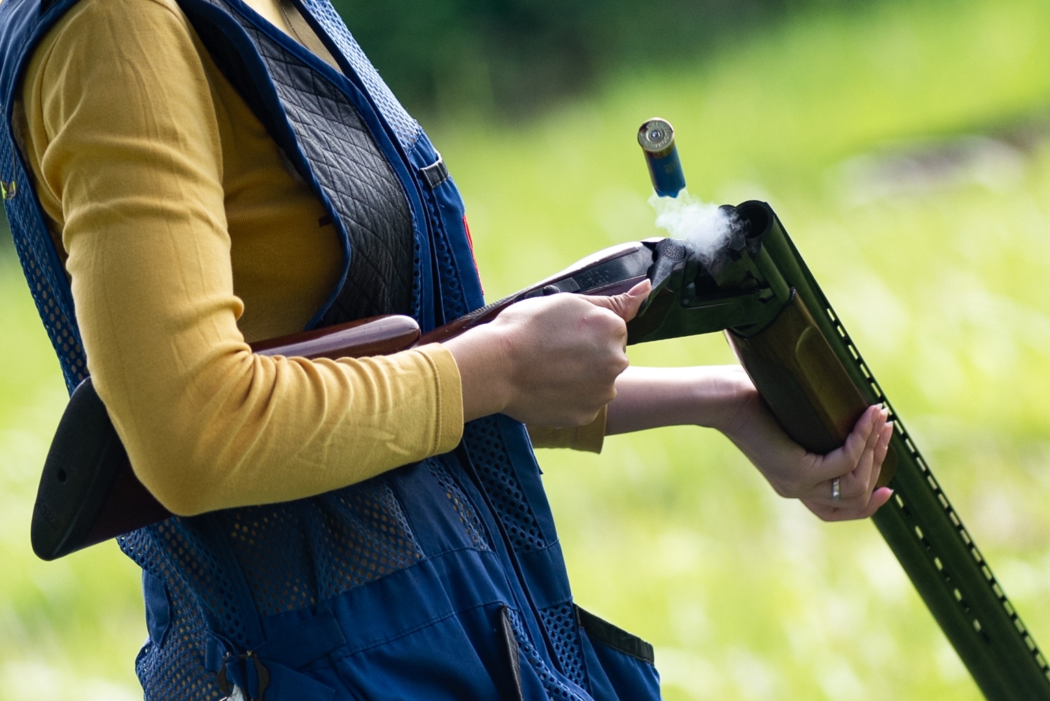 nữ xạ thủ bỏ nghề đi bán thuốc ảnh 8 nu xa thu bo nghe di ban thuoc anh 8