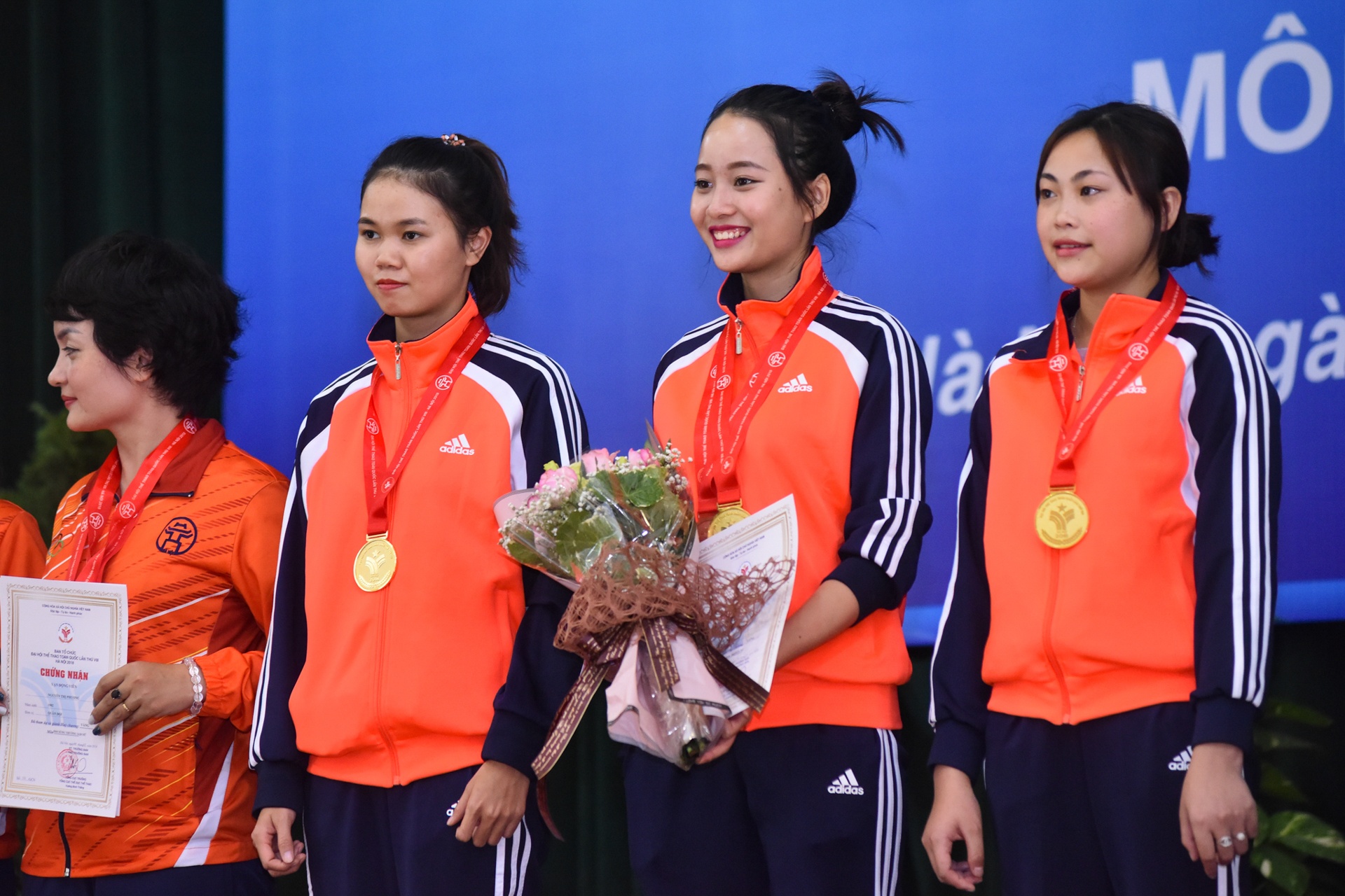 nữ xạ thủ bỏ nghề đi bán thuốc ảnh 15 nu xa thu bo nghe di ban thuoc anh 15