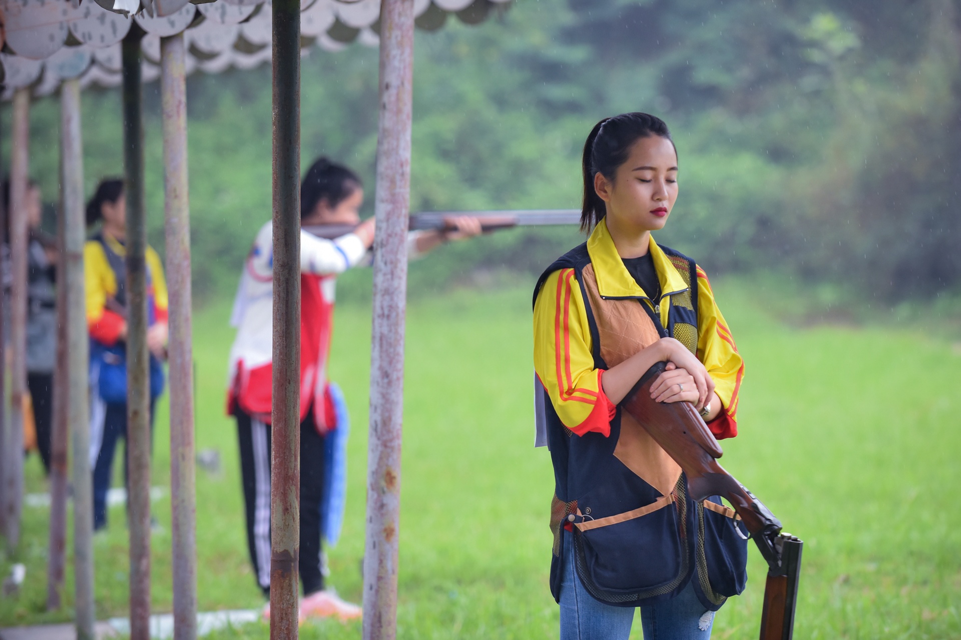 nữ xạ thủ bỏ nghề đi bán thuốc ảnh 13 nu xa thu bo nghe di ban thuoc anh 13