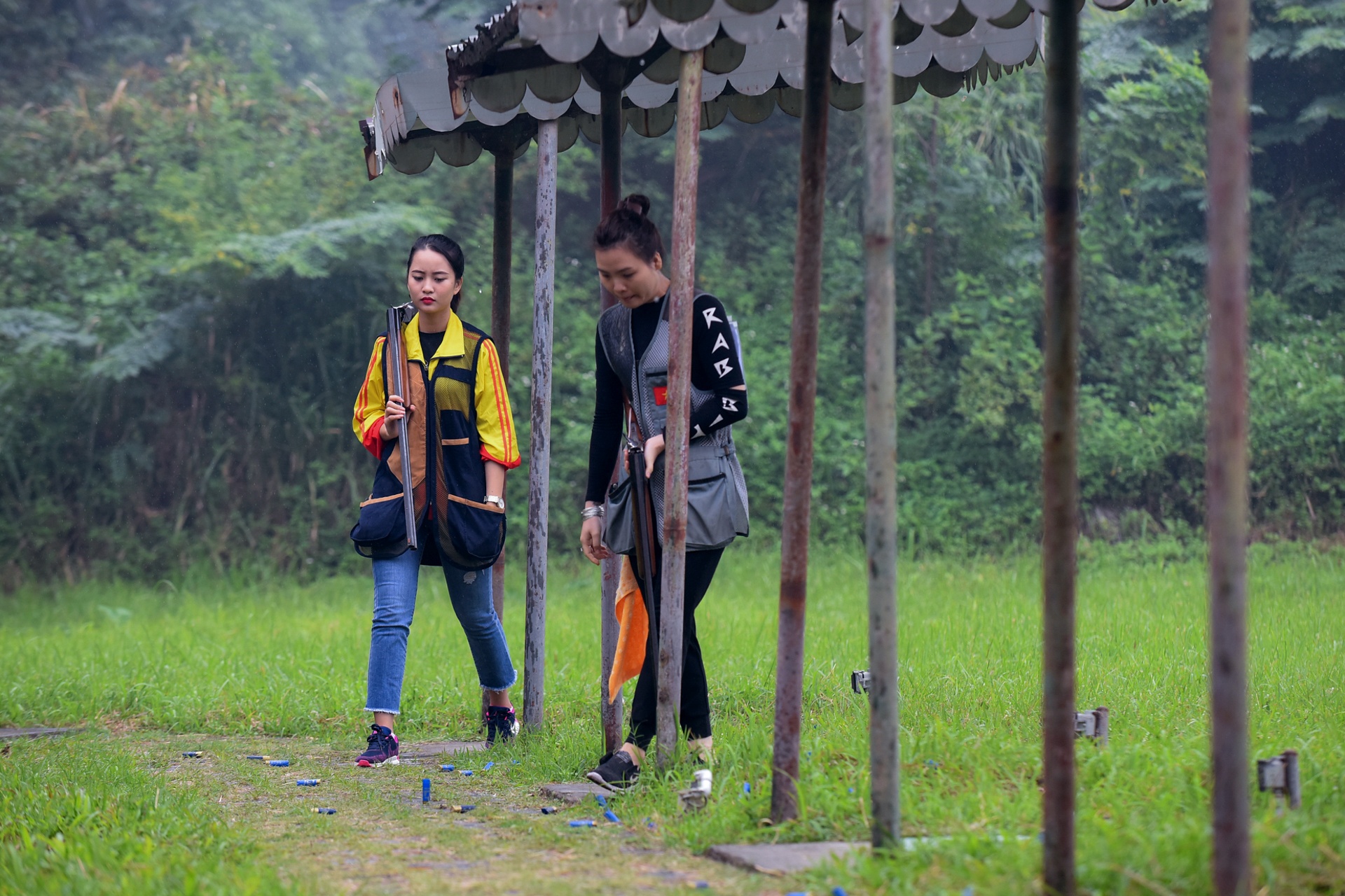 nữ xạ thủ bỏ nghề đi bán thuốc ảnh 12 nu xa thu bo nghe di ban thuoc anh 12