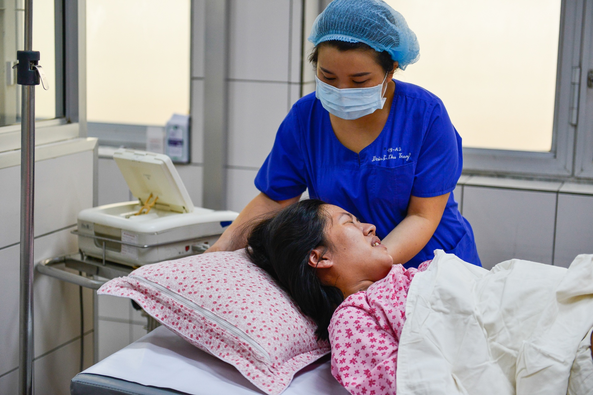 Hanh trinh vuot can thieng lieng cua phu nu anh 24