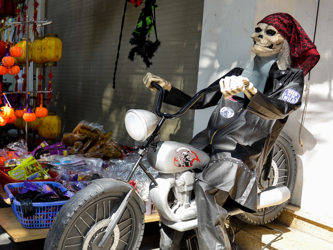 Do choi kinh di gia len toi tien trieu bay ban nhan nhan mat pho hinh anh