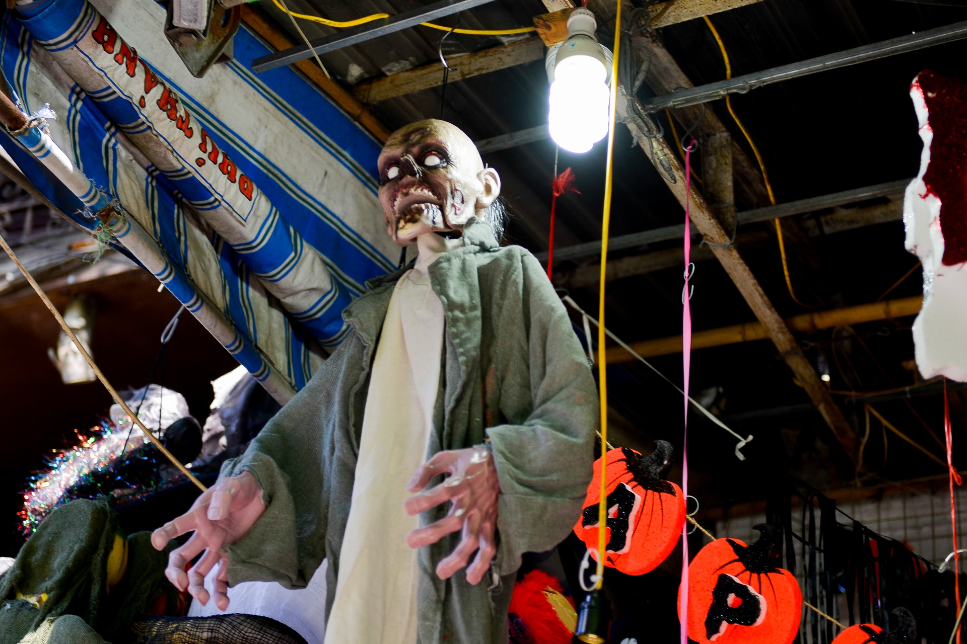 pho hang ma bay ban do hoa trang halloween anh 1