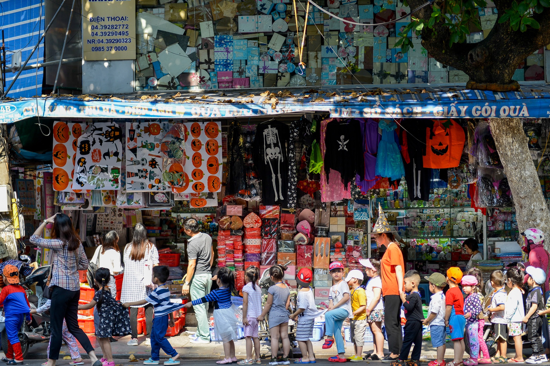 pho hang ma bay ban do hoa trang halloween anh 5