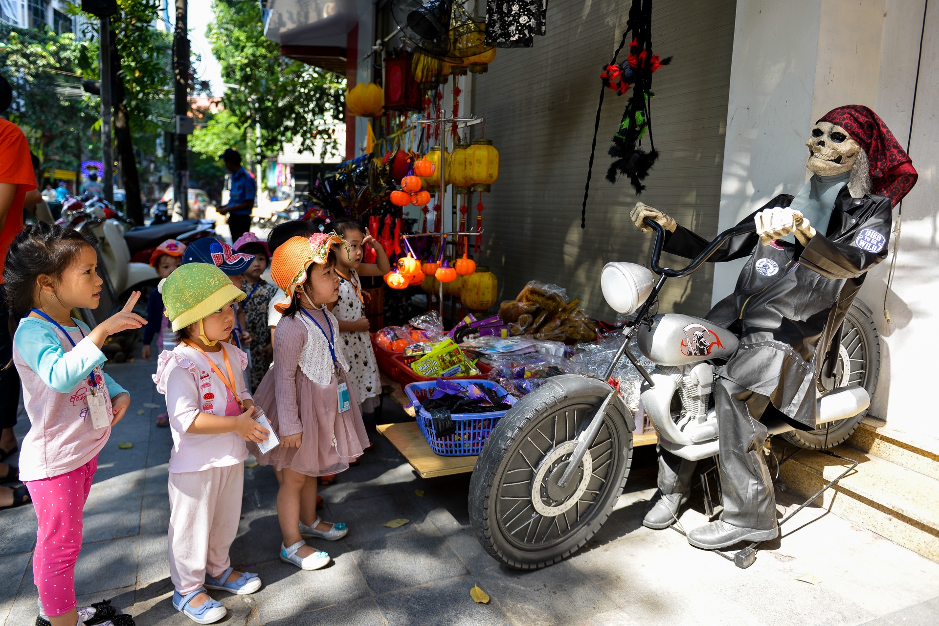 pho hang ma bay ban do hoa trang halloween anh 7