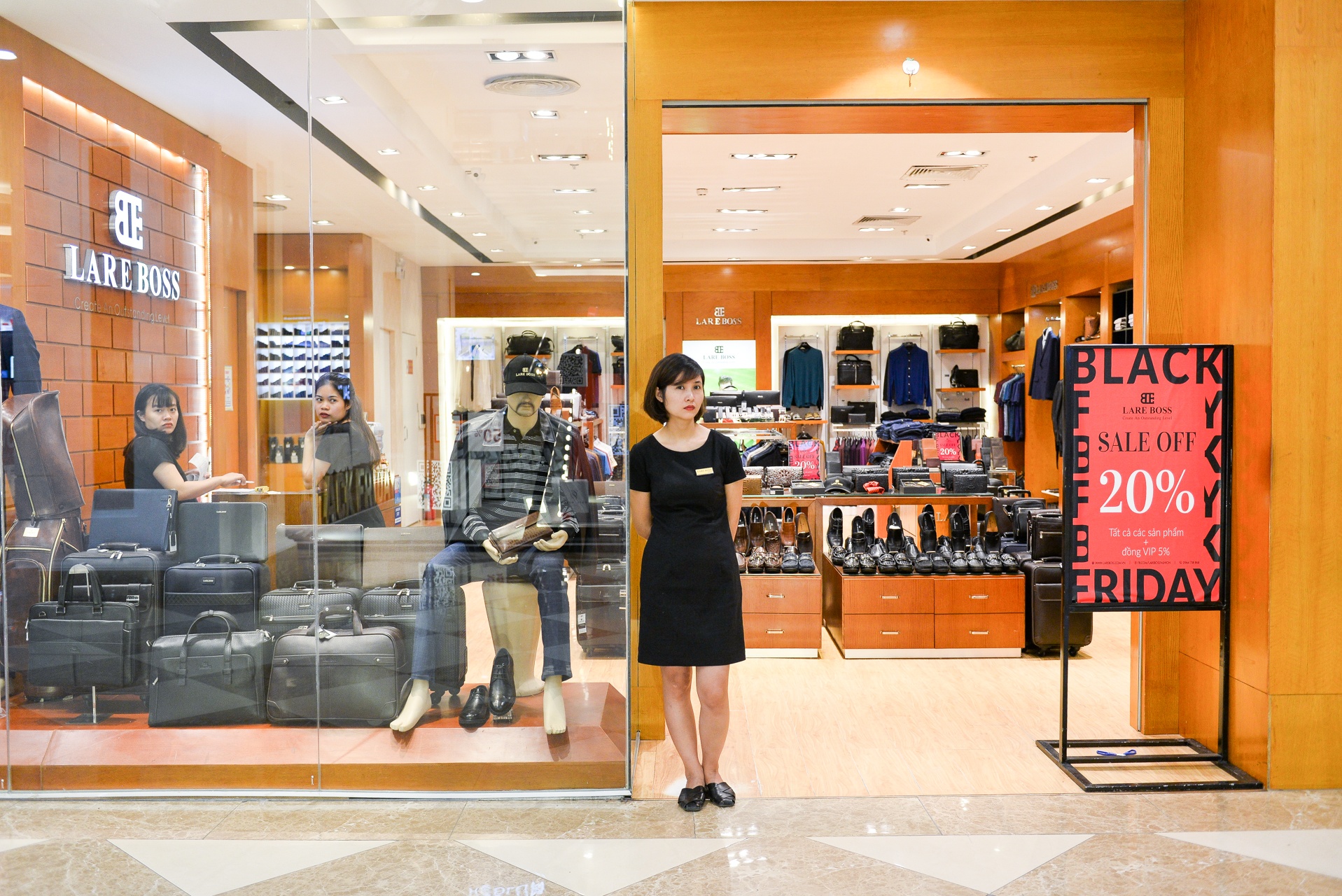 le hoi mua sam giam gia Black Friday anh 17