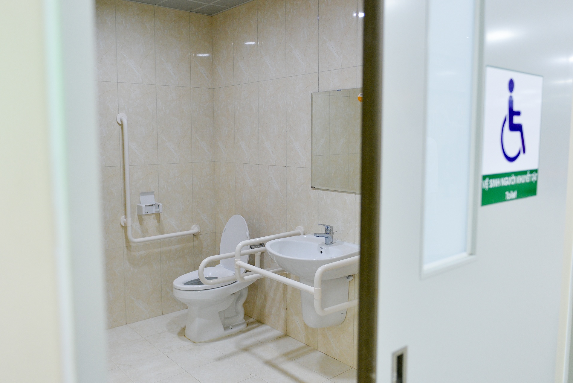 benh vien hien dai anh 37