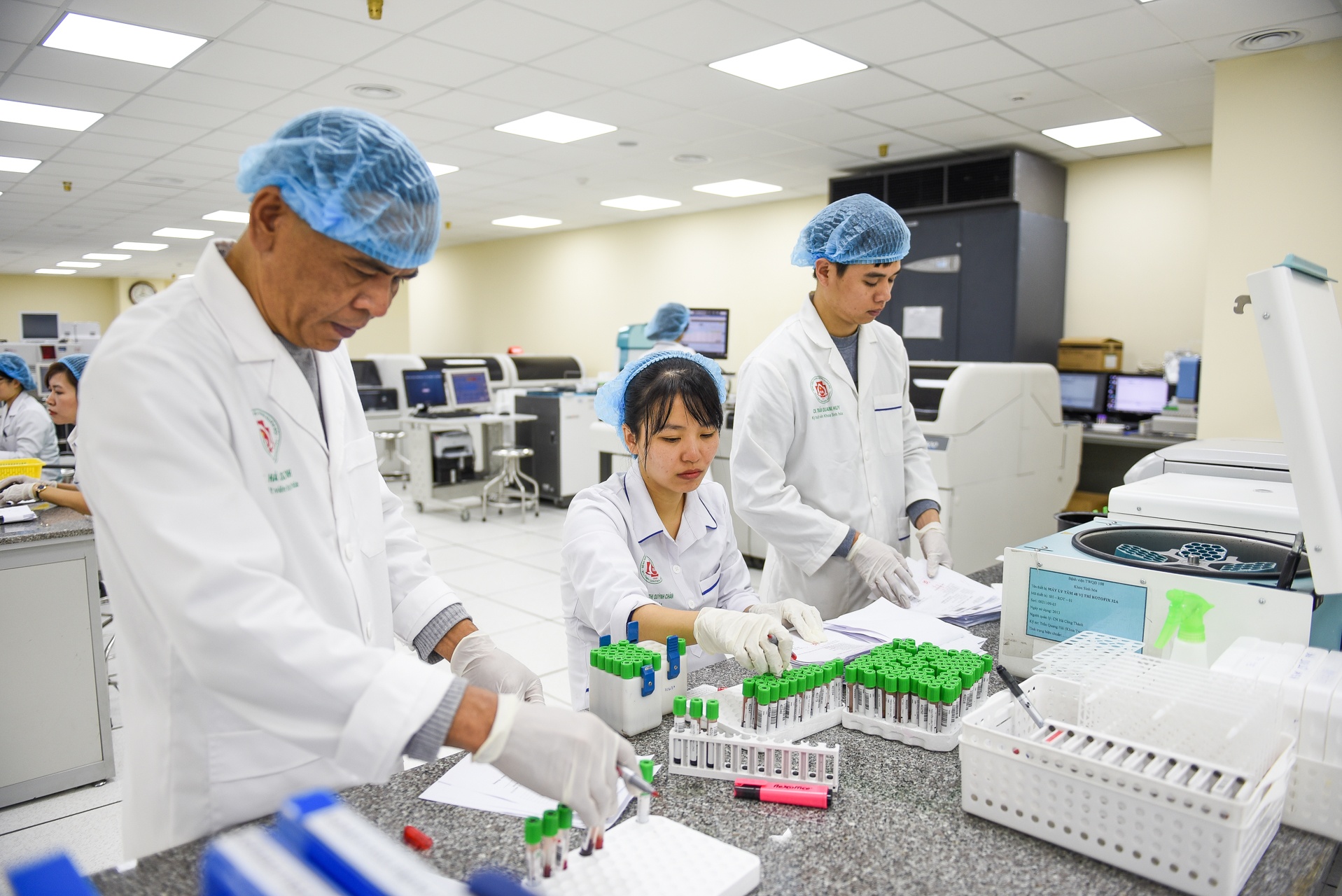 benh vien hien dai anh 8