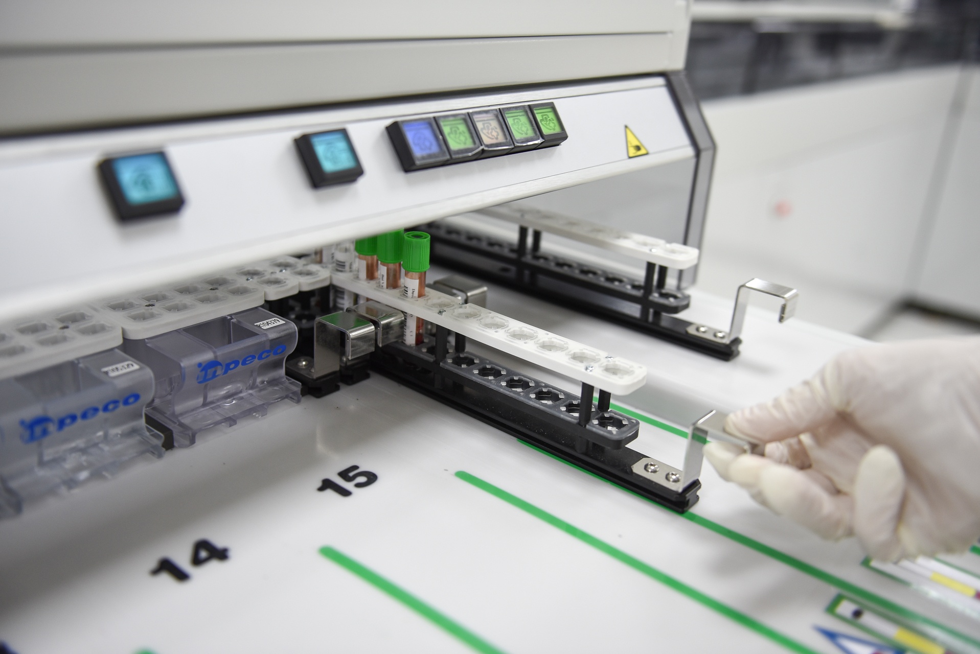 benh vien hien dai anh 13