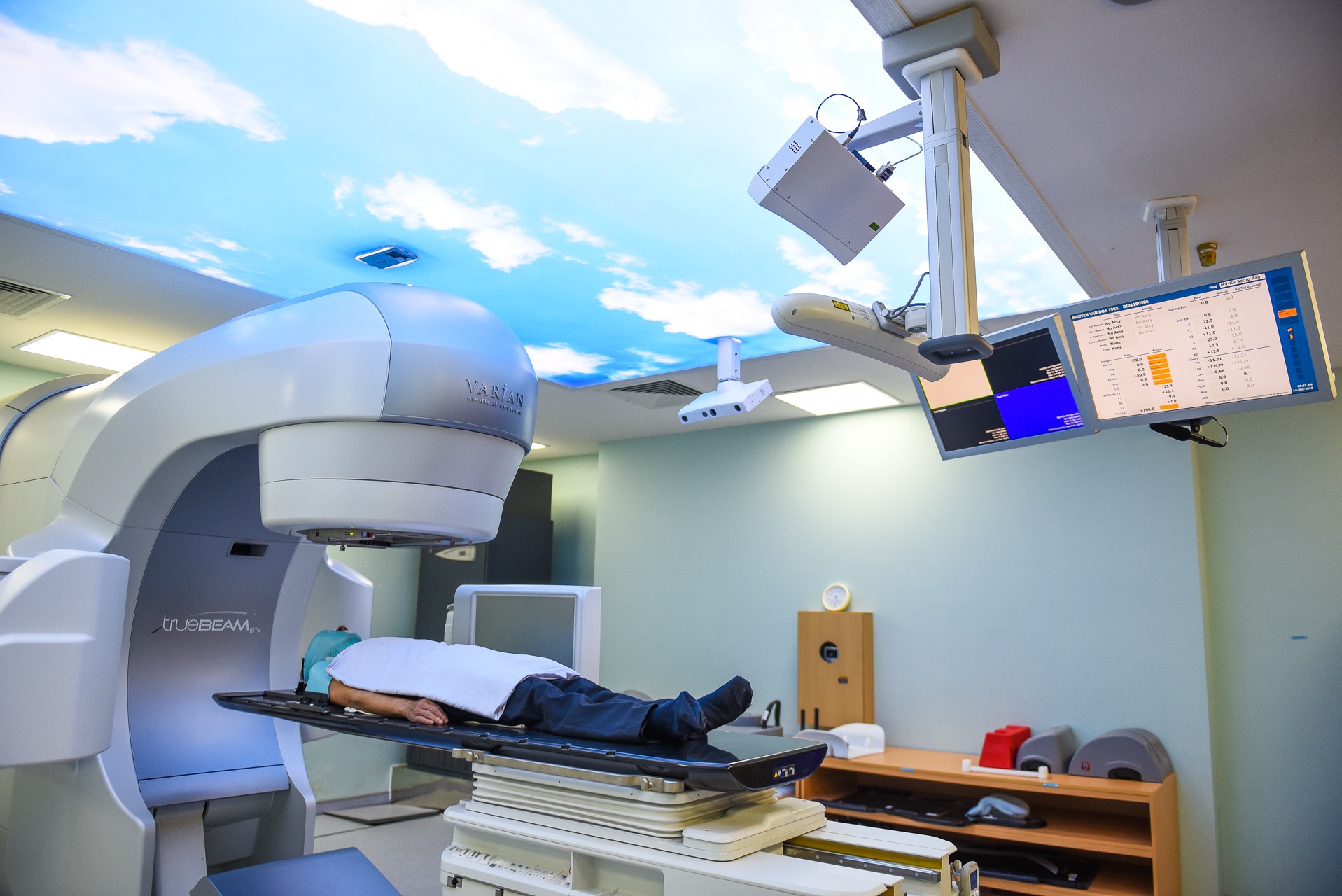 benh vien hien dai anh 17