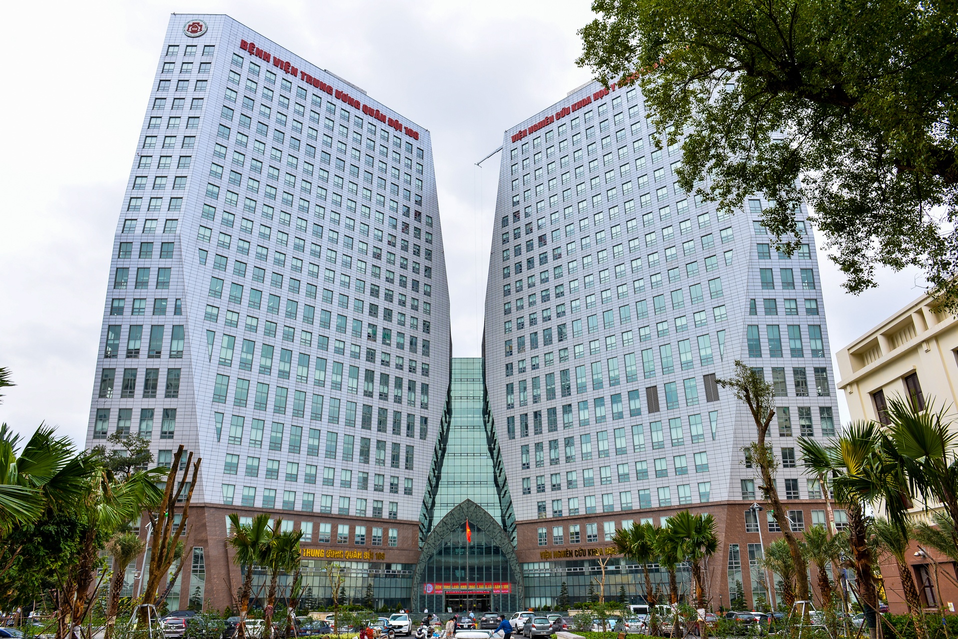 benh vien hien dai anh 1