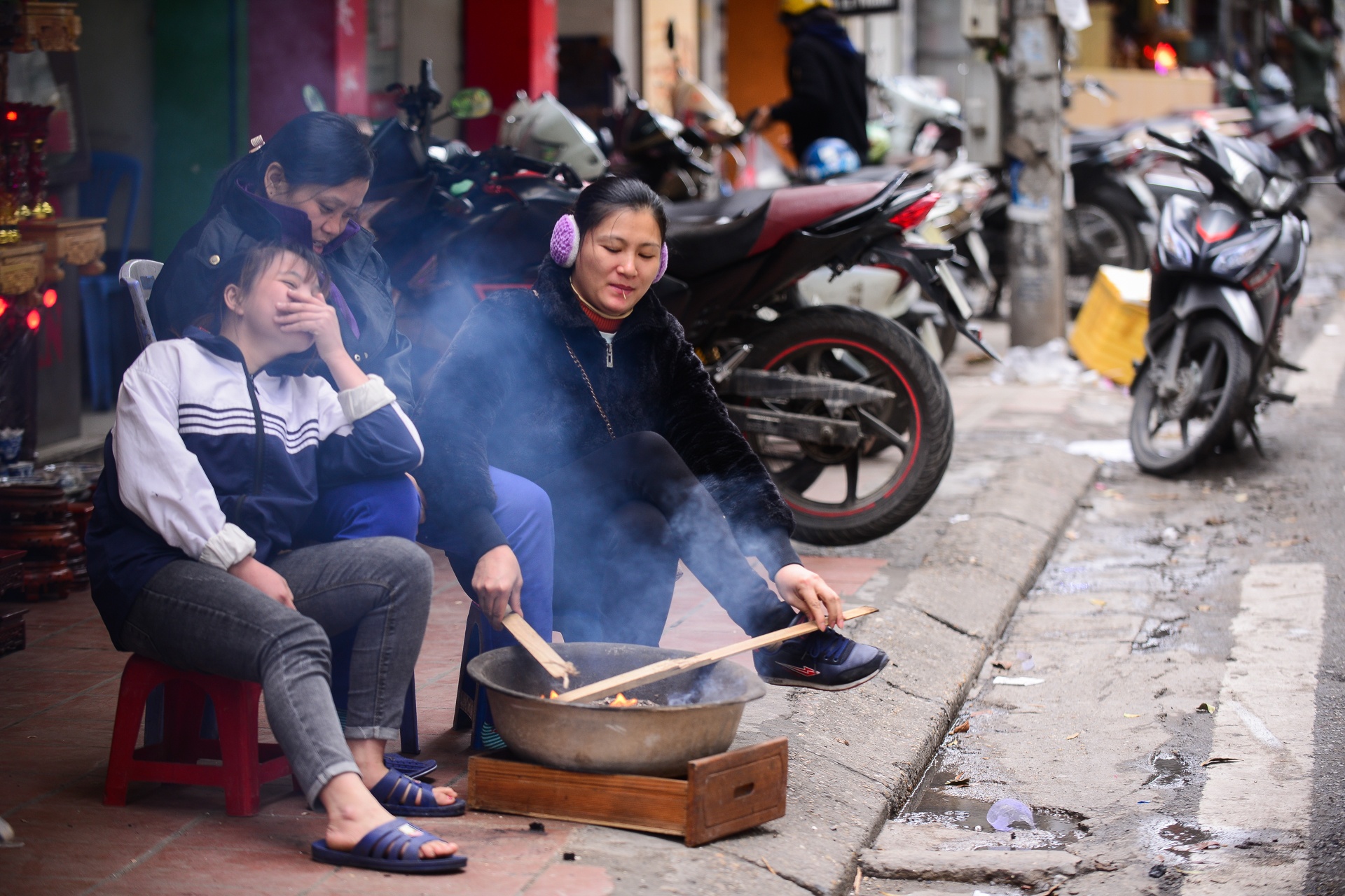 nguoi dan dot lua suoi am anh 2