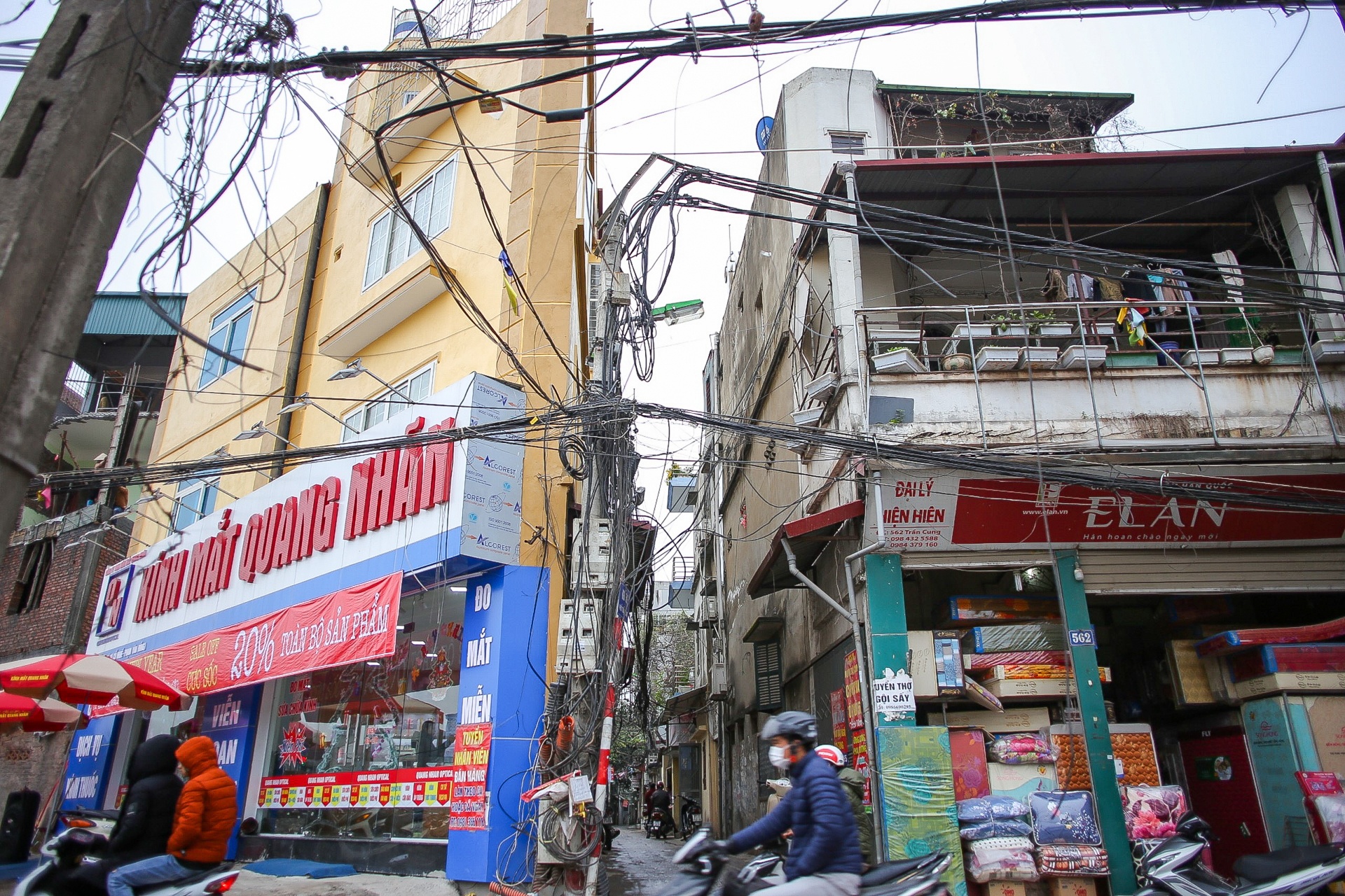 nha sieu mong tren duong Pham Van Dong anh 4