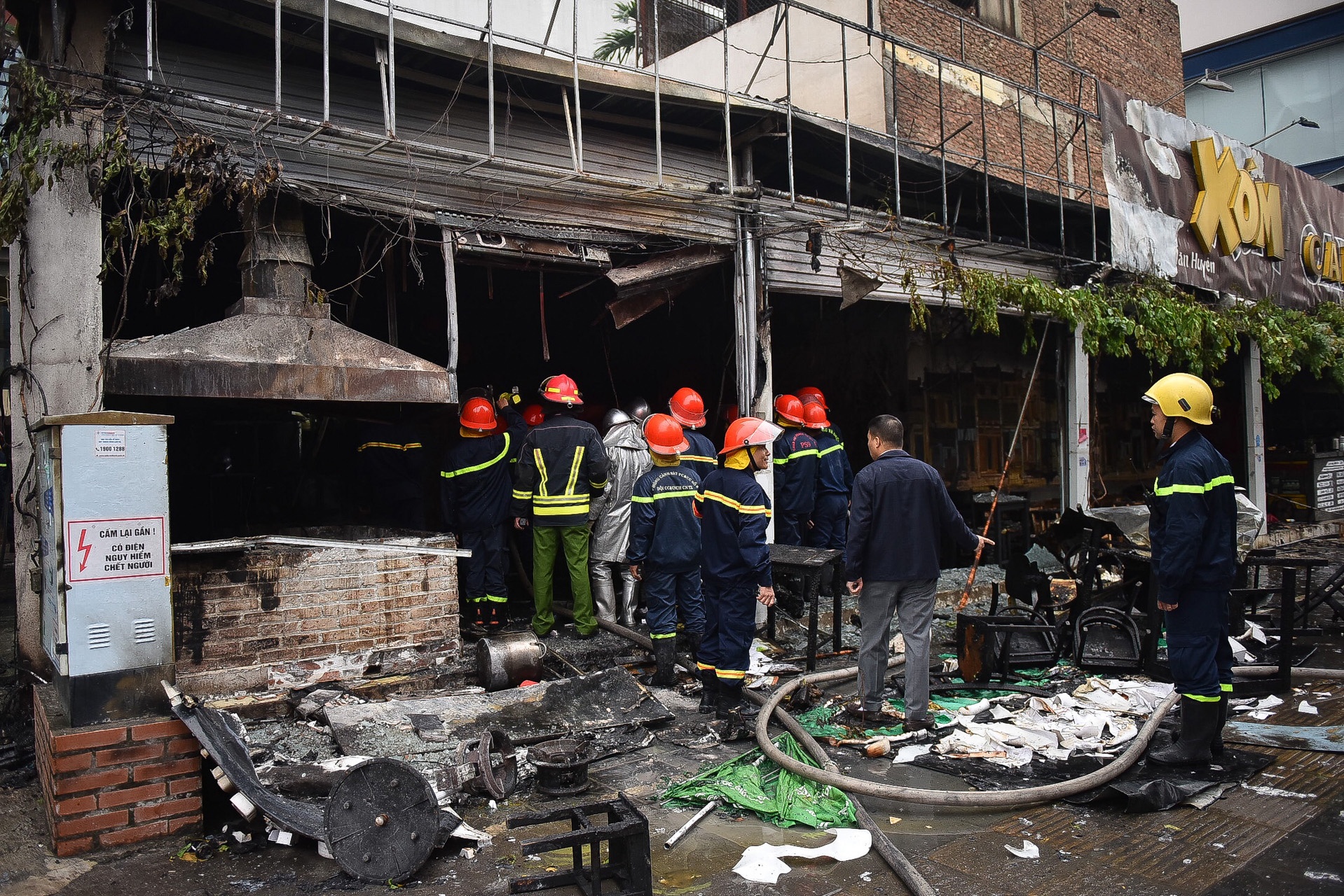 Quan chao chay rui sau vu hoa hoan gan mot gio hinh anh