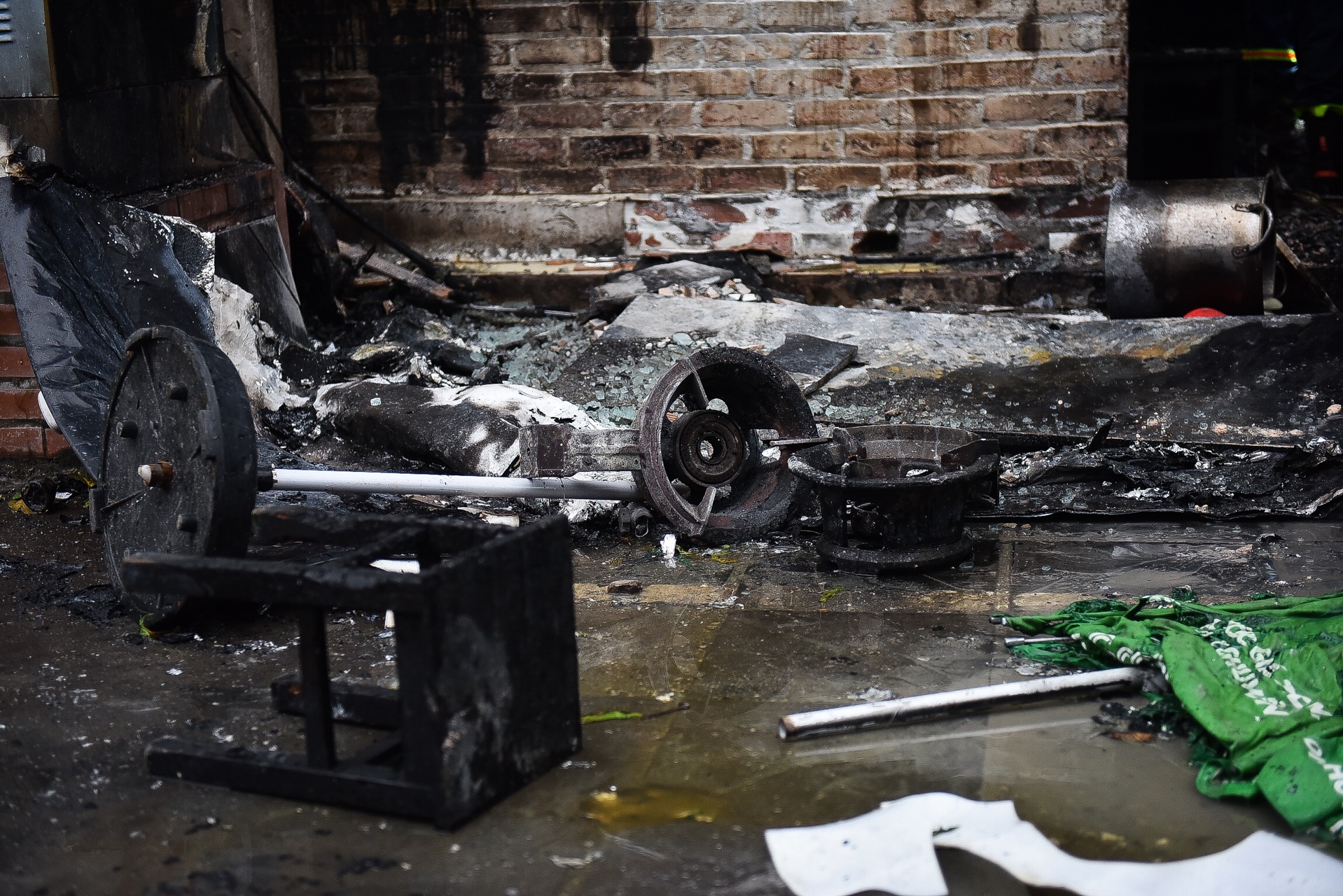 Hien truong chay quan chao duong Nguyen Van Huyen anh 3