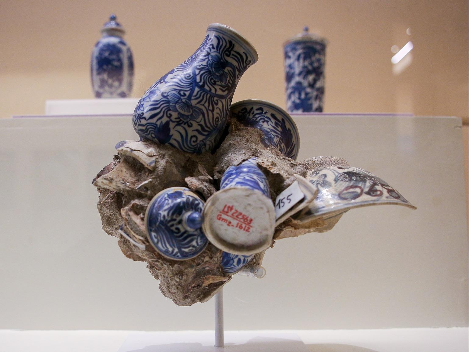 500 bau vat dai duong xuat hien tai Ha Noi hinh anh