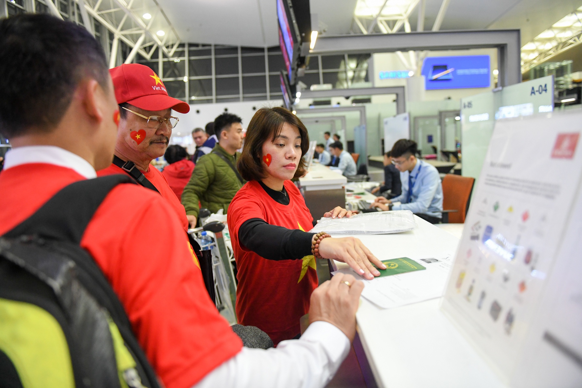 Hoa hau Ngoc Han cung CDV len duong co vu tuyen Viet Nam anh 10