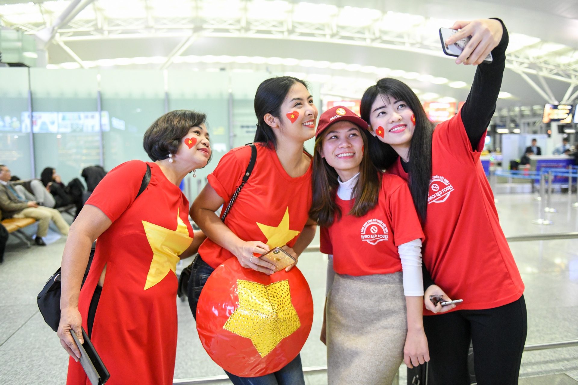 Hoa hau Ngoc Han cung CDV len duong co vu tuyen Viet Nam anh 2