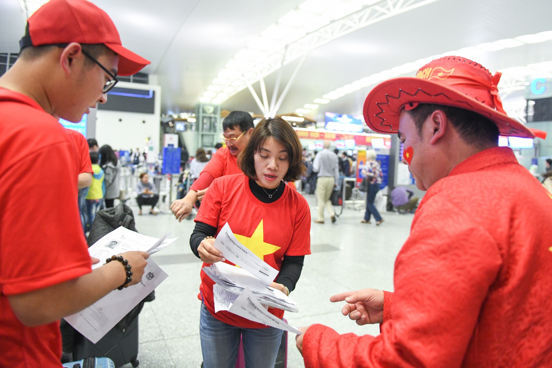 Hoa hau Ngoc Han cung CDV len duong co vu tuyen Viet Nam anh 9