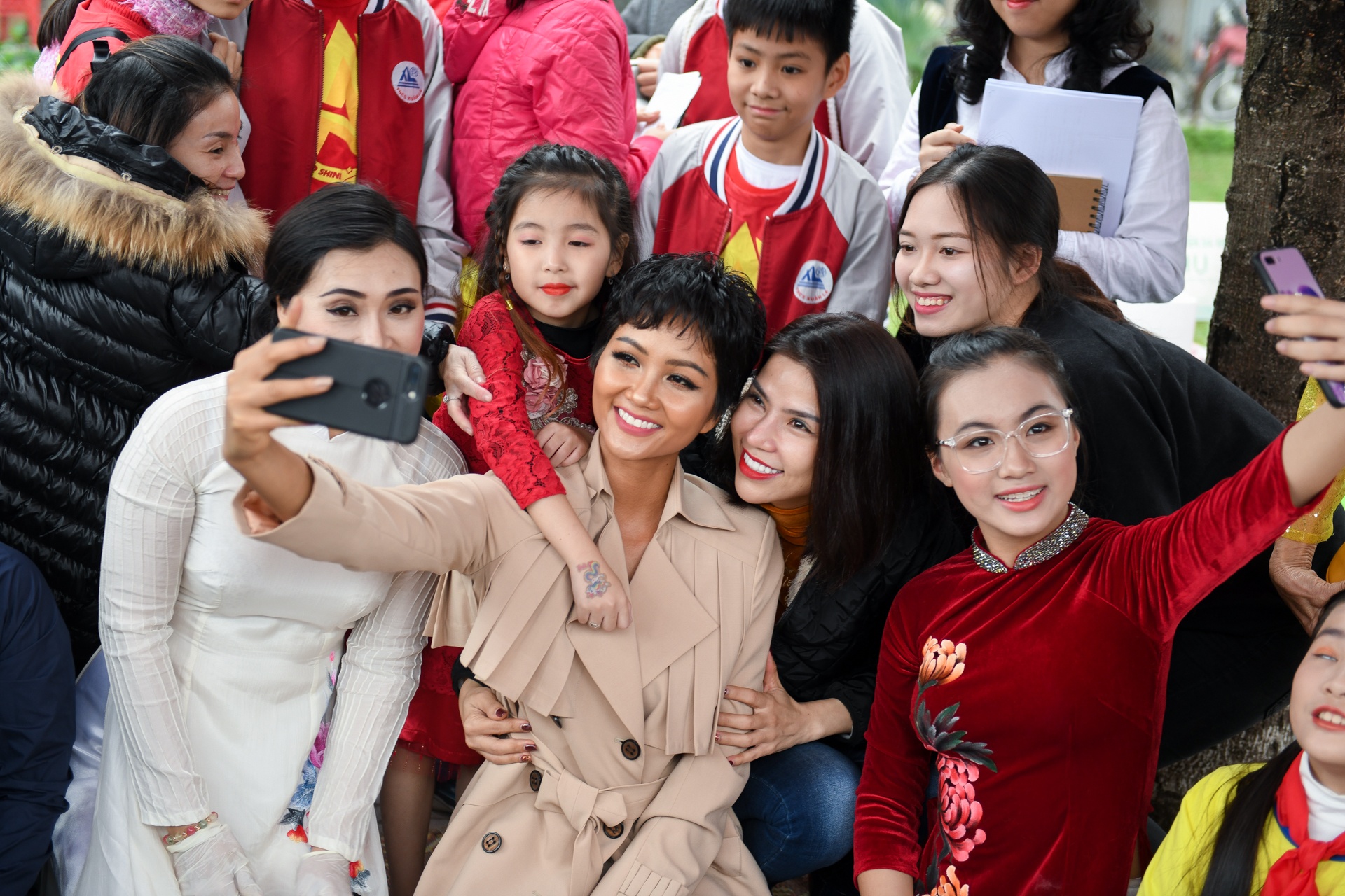 Hoa hau H'hen Nie goi banh chung anh 6