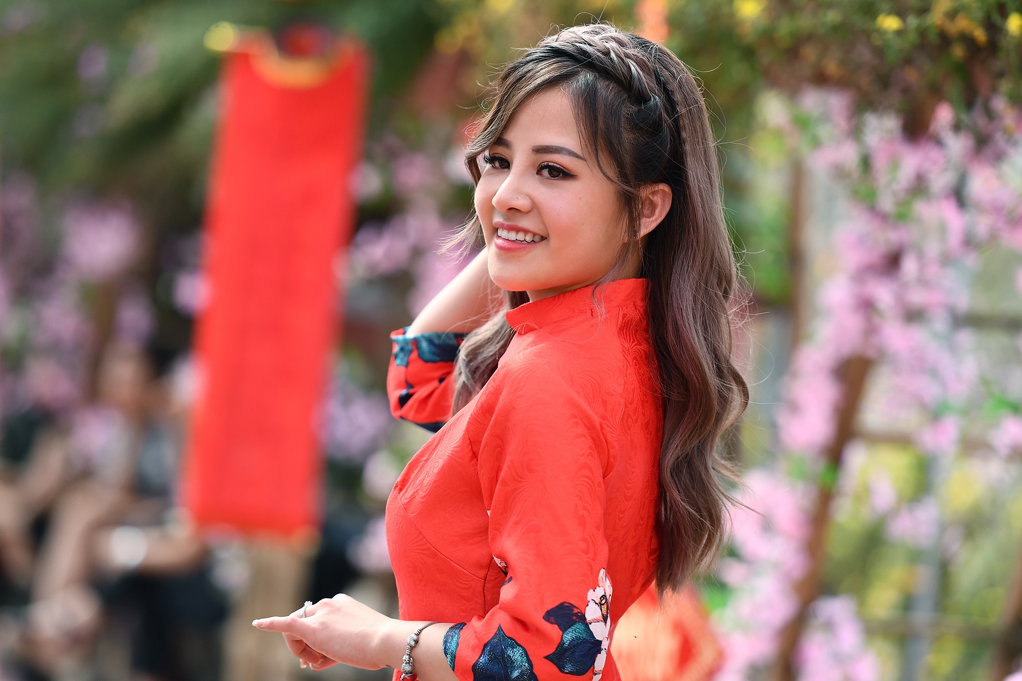 chup anh ben hoa dao anh 9