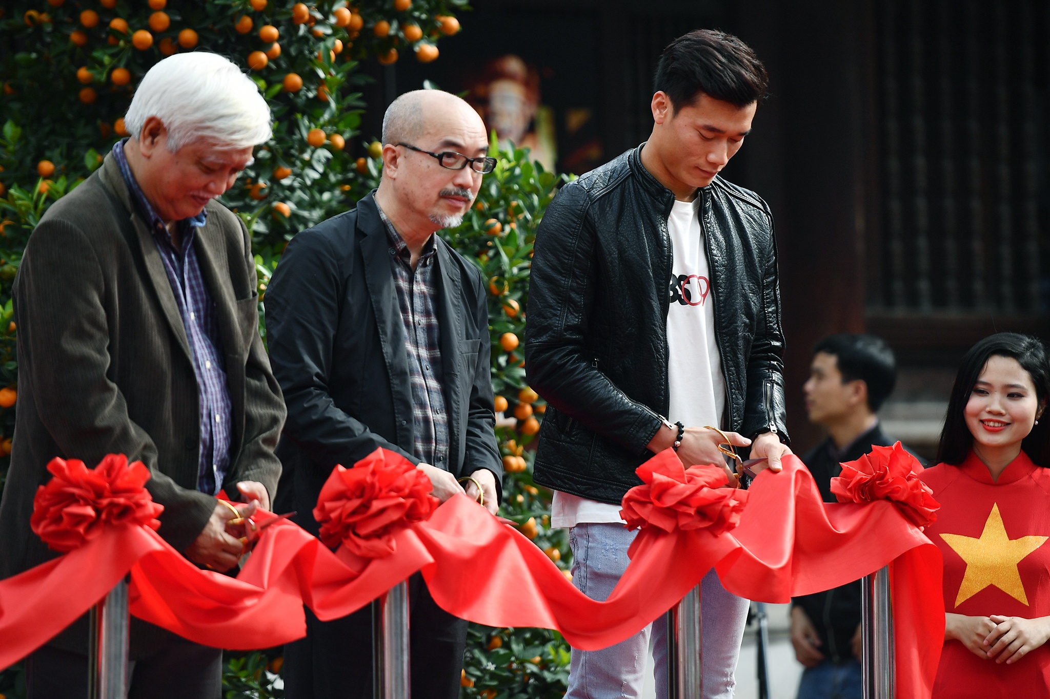 Thu mon Bui Tien Dung rang ro trong buoi ra mat sach bong da anh 6