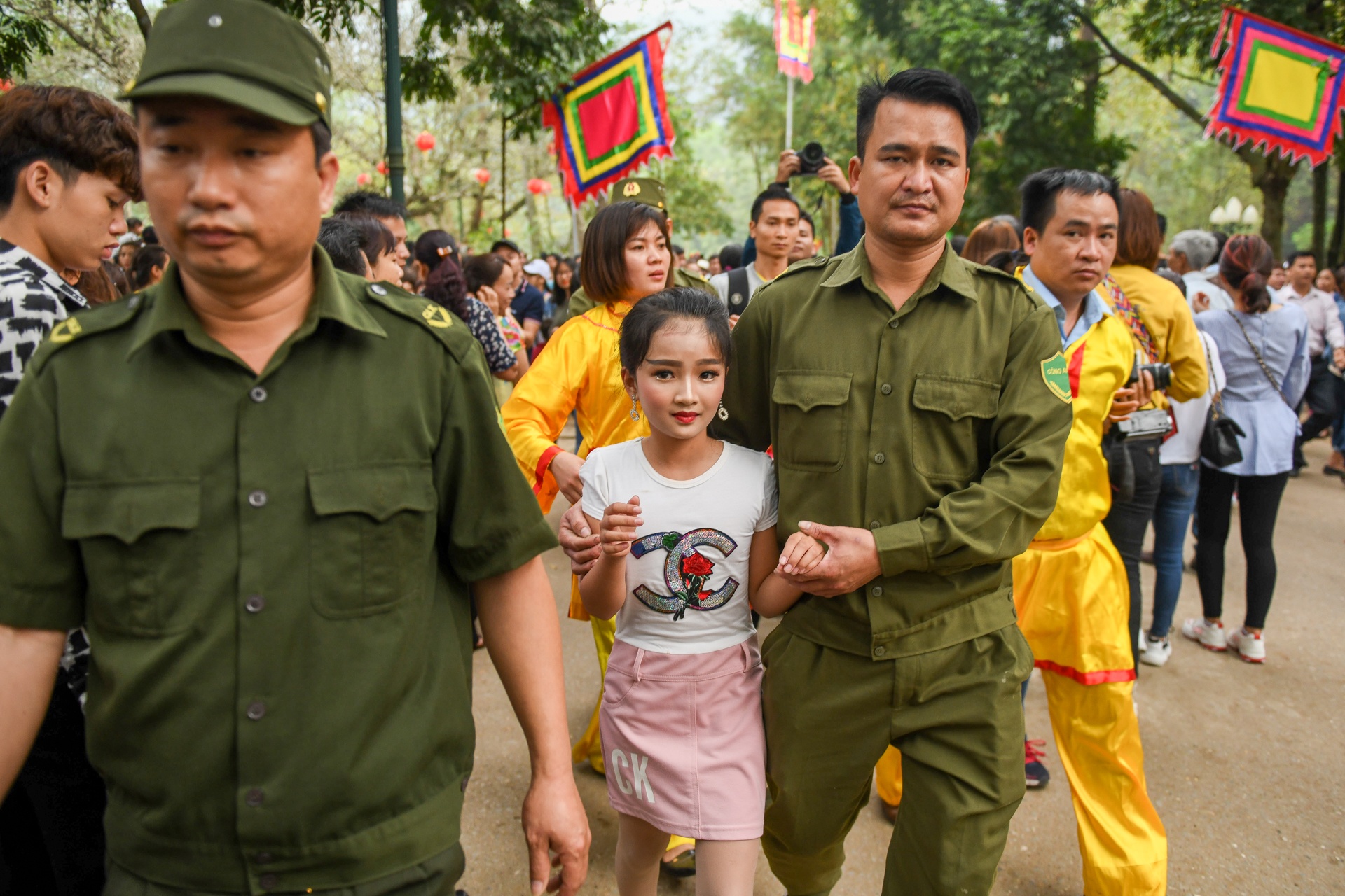 Tuong ba hoi Giong Soc Son duoc cong an bao ve anh 11