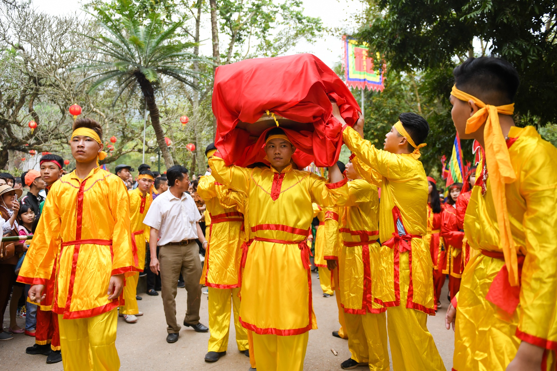 Tuong ba hoi Giong Soc Son duoc cong an bao ve anh 4