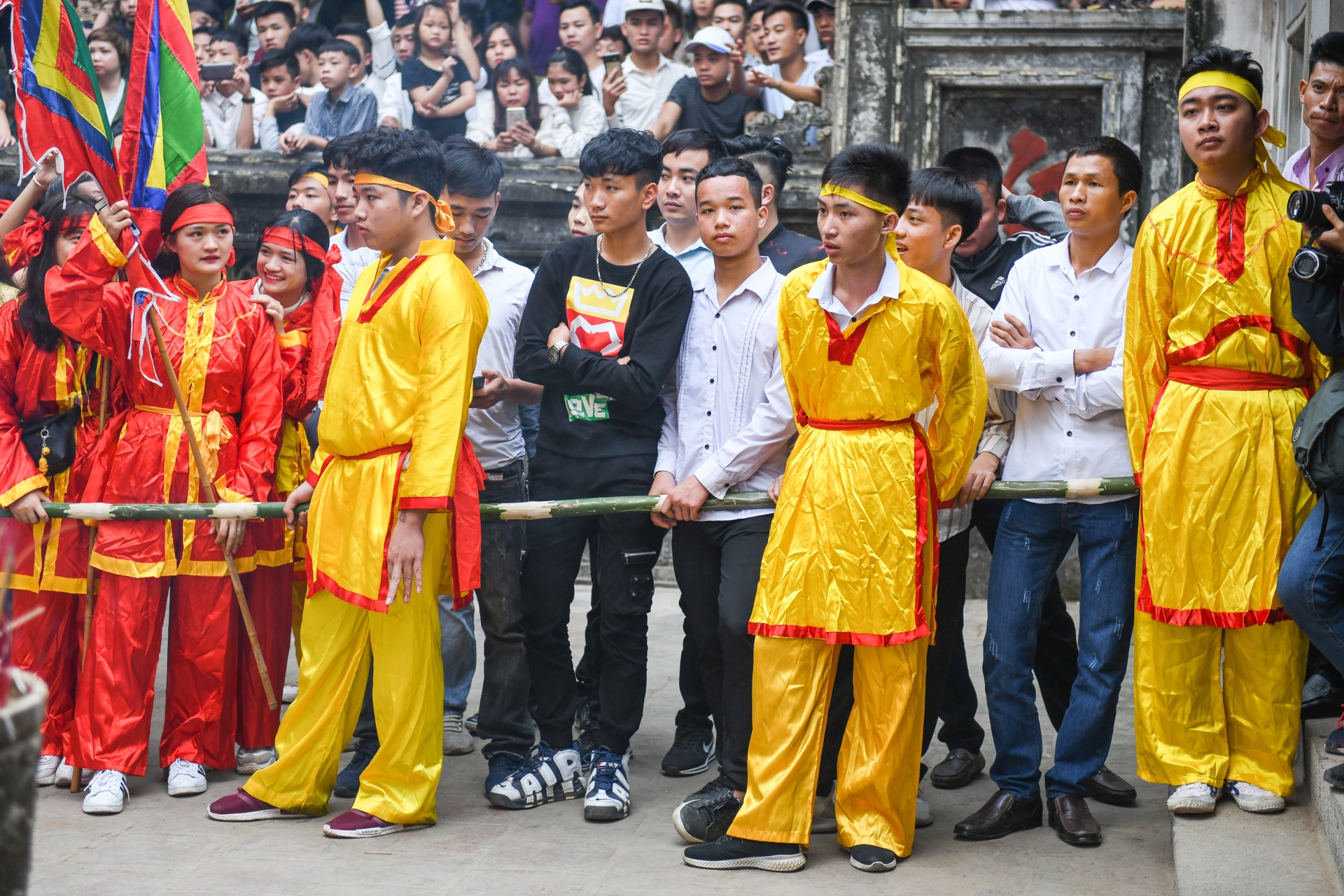 Tuong ba hoi Giong Soc Son duoc cong an bao ve anh 5