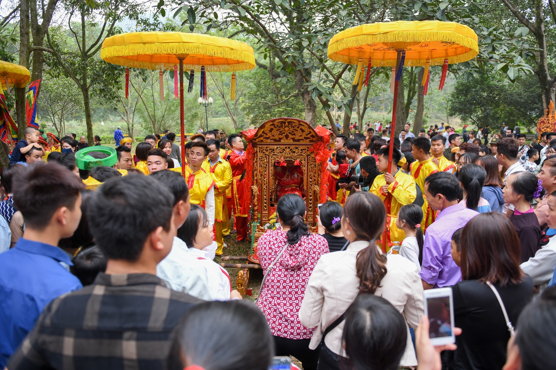 Tuong ba hoi Giong Soc Son duoc cong an bao ve anh 8