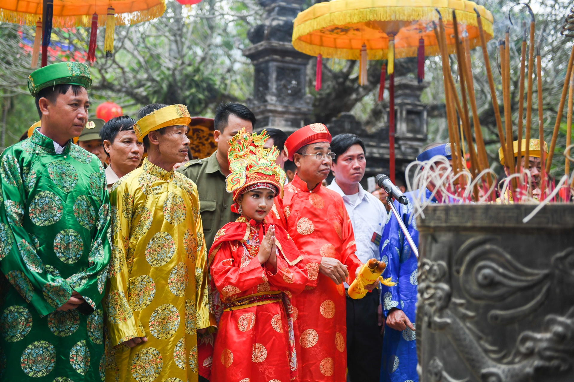 Tuong ba hoi Giong Soc Son duoc cong an bao ve anh 9