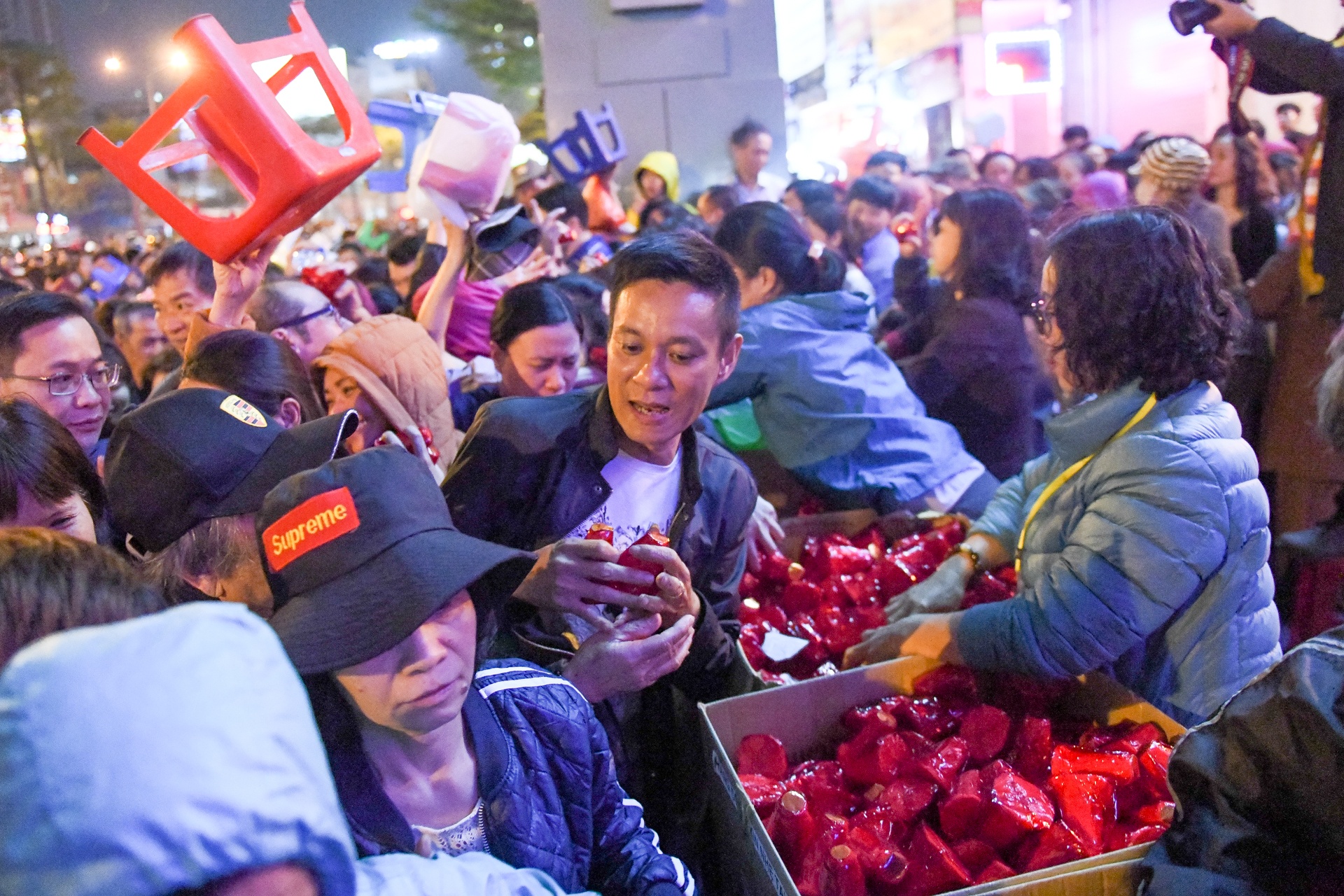 nghin nguoi ngoi ngoai duong cau an nam moi anh 10