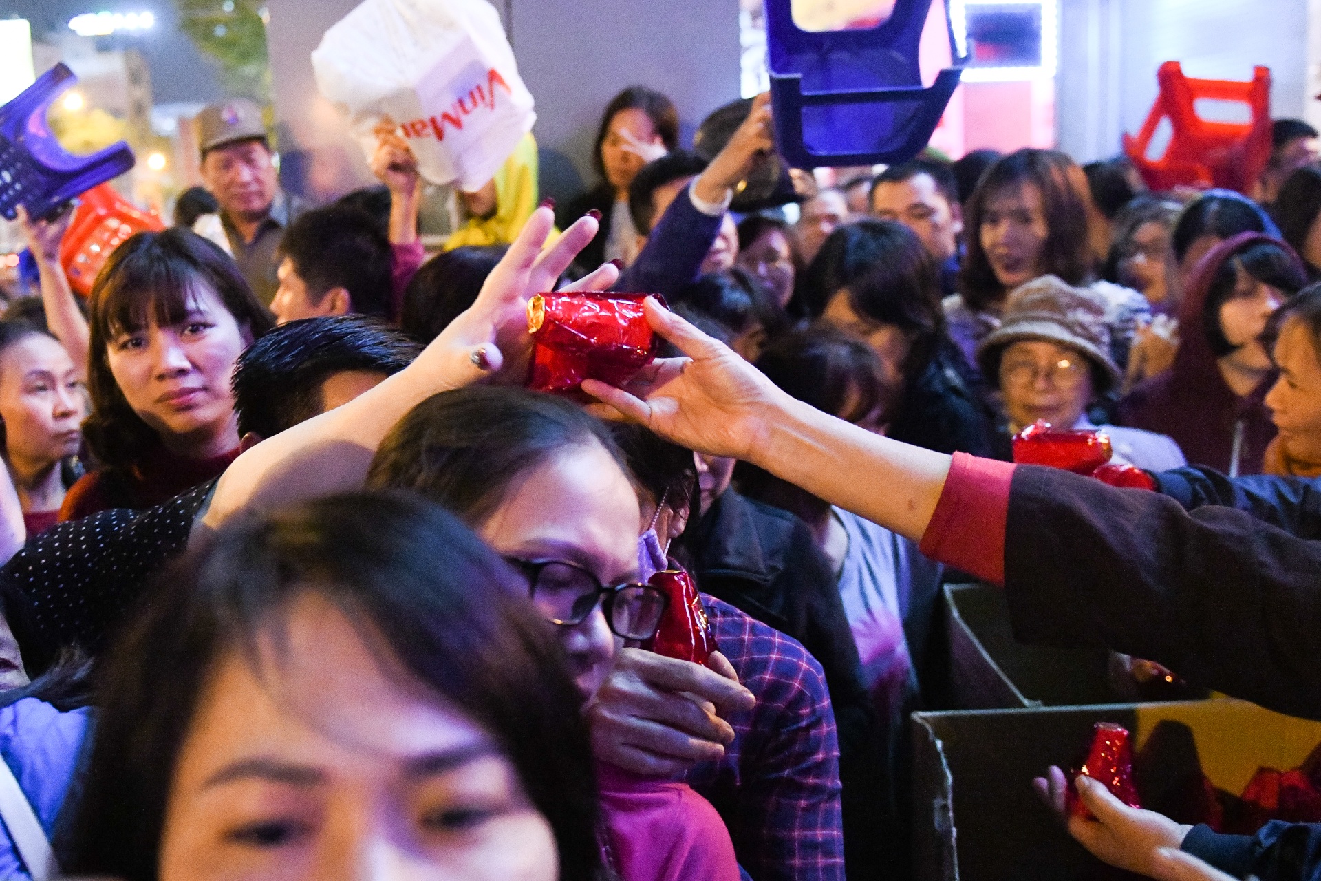 nghin nguoi ngoi ngoai duong cau an nam moi anh 11