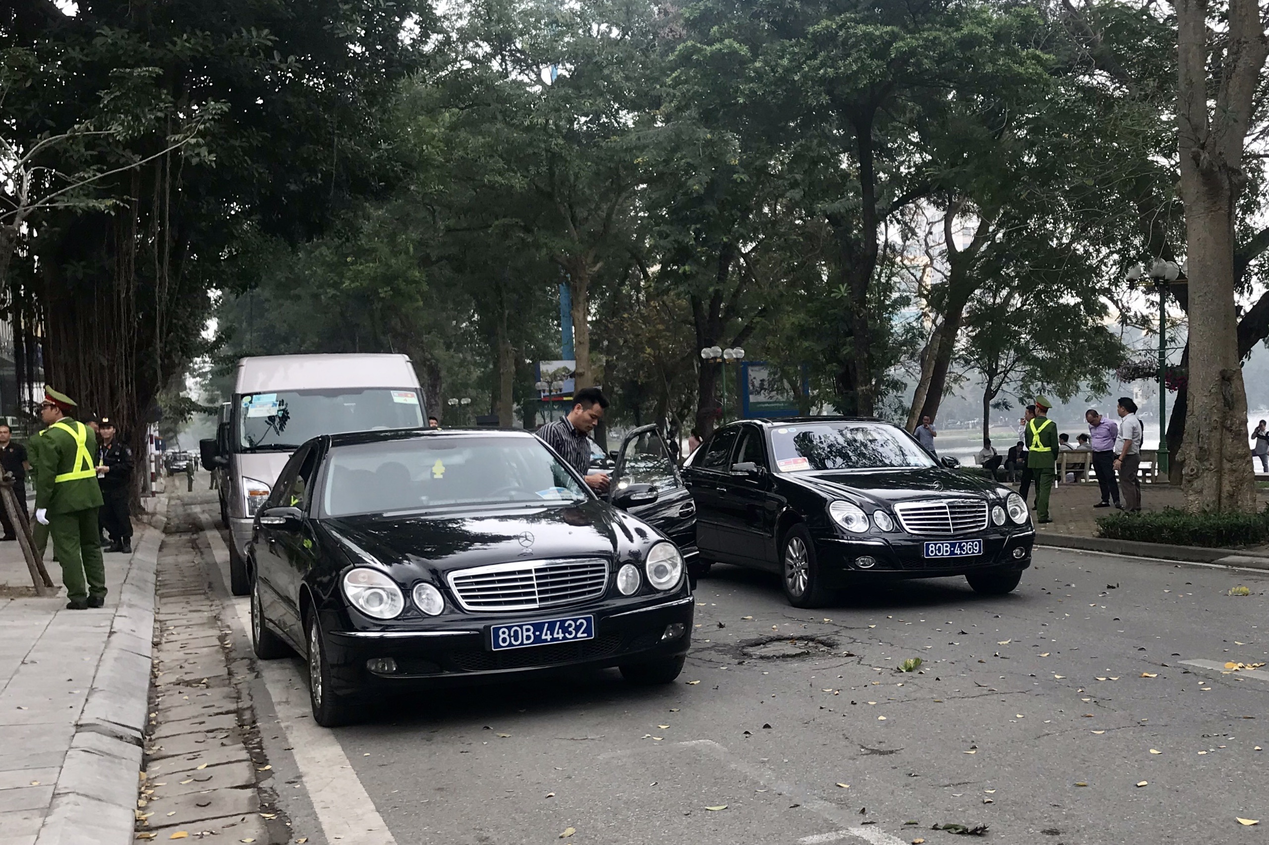 Doan Trieu Tien thuong thuc pho Ha Noi anh 1