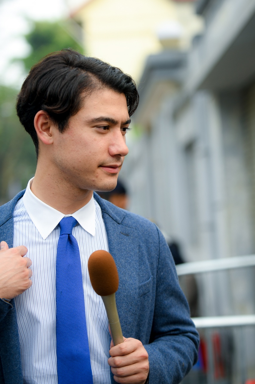 phong vien xinh dep tac nghiep tai hoi nghi thuong dinh anh 10