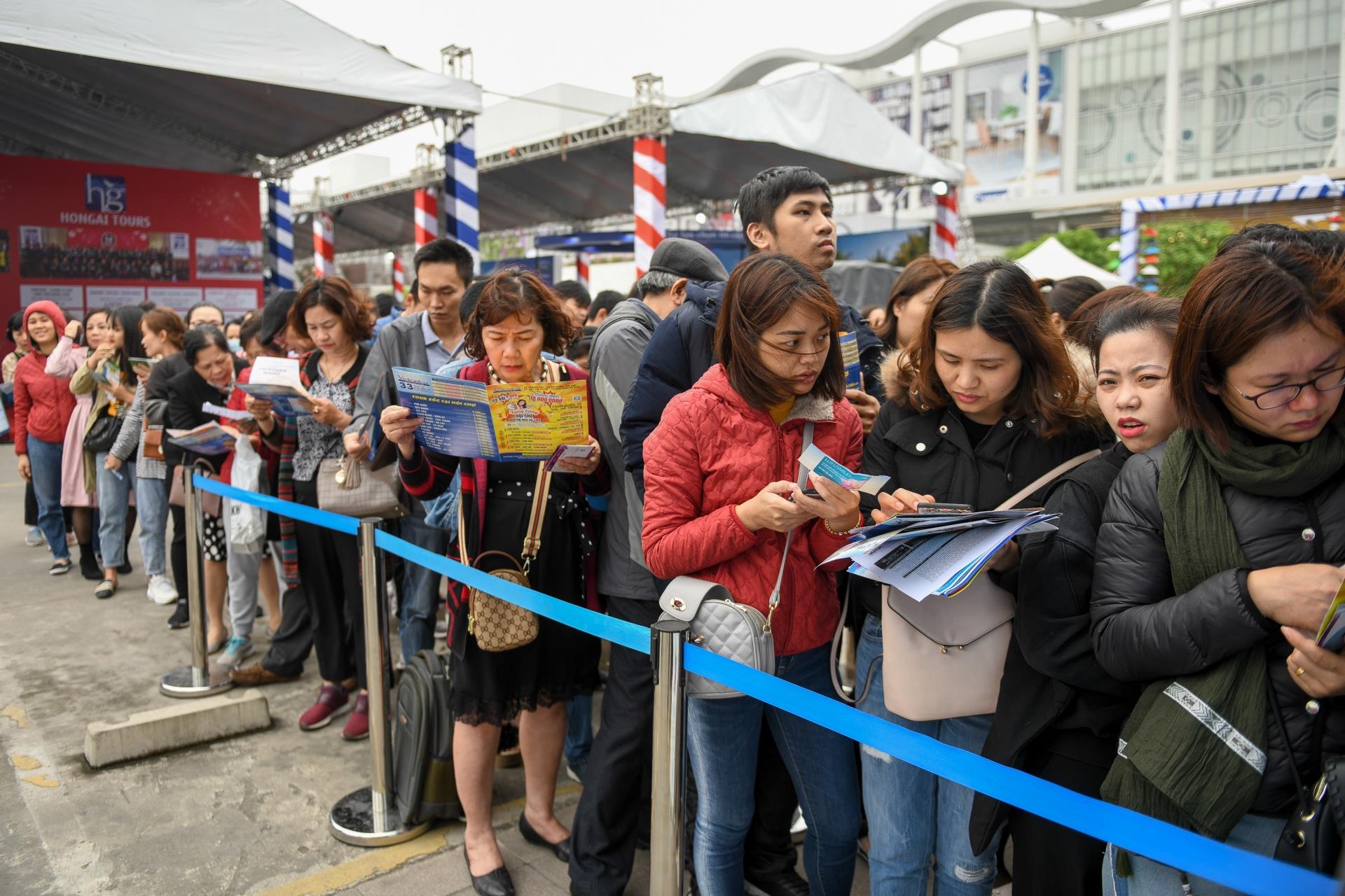 hoi cho khuyen mai du lich anh 2
