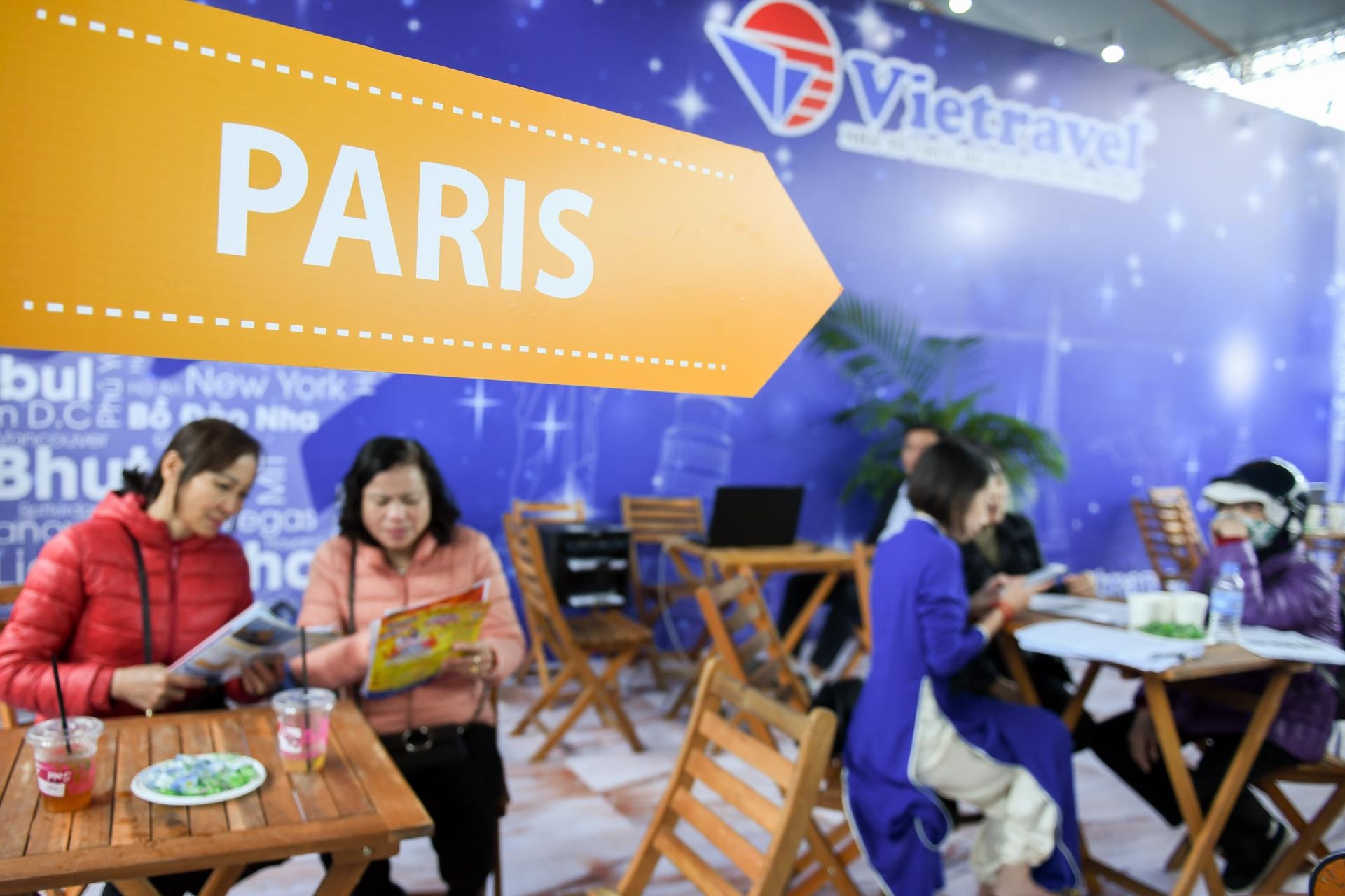 hoi cho khuyen mai du lich anh 5