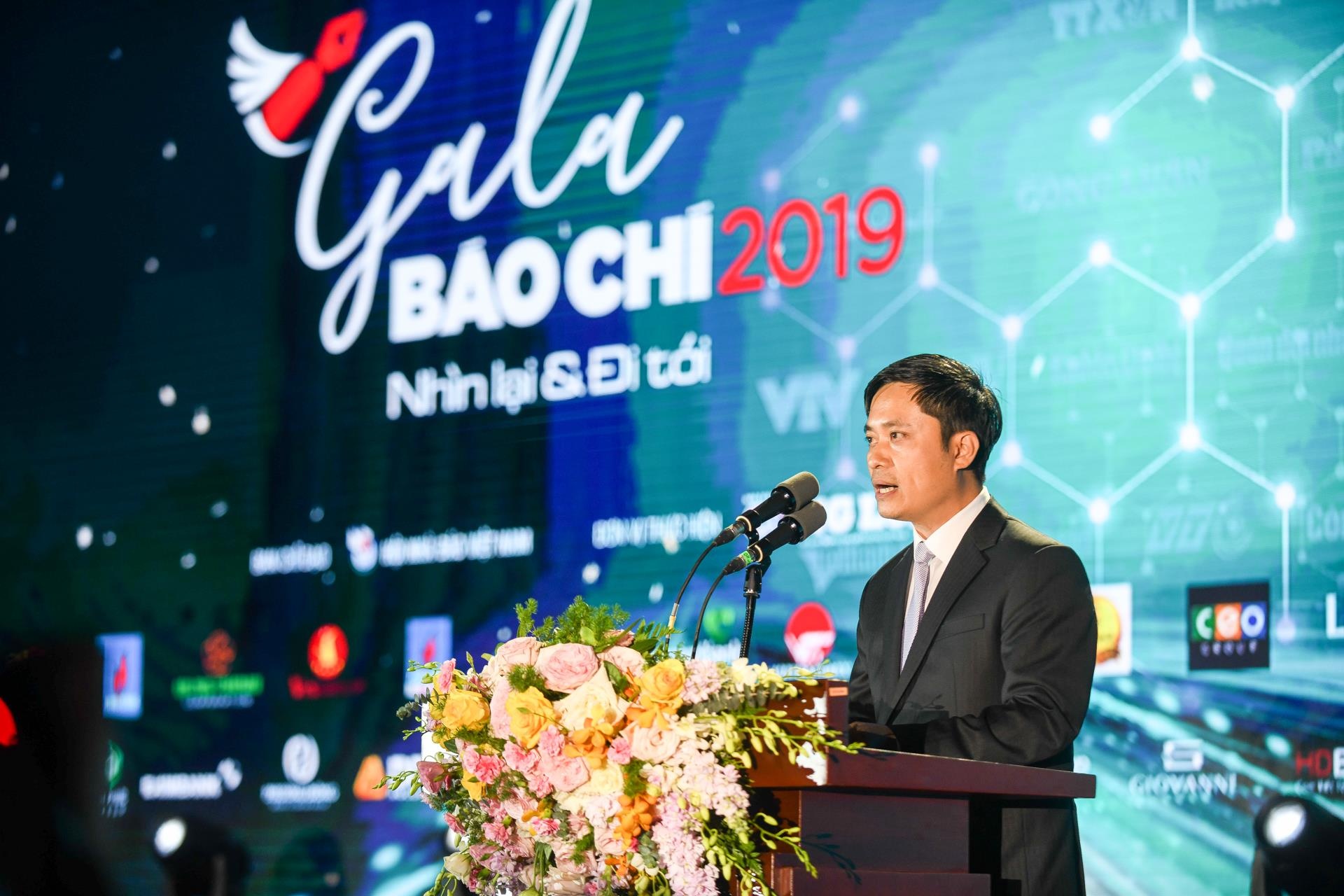 Khoanh khac bao chi anh 1