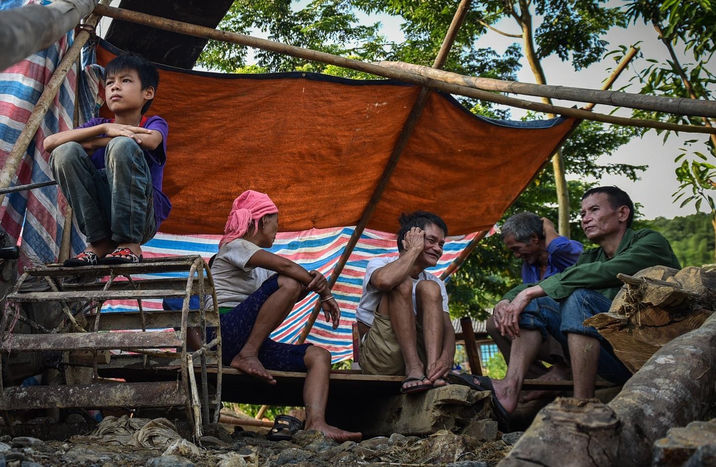 3 phut lu du cuon phang ca ban ngheo lot top 10 khoanh khac bao chi hinh anh