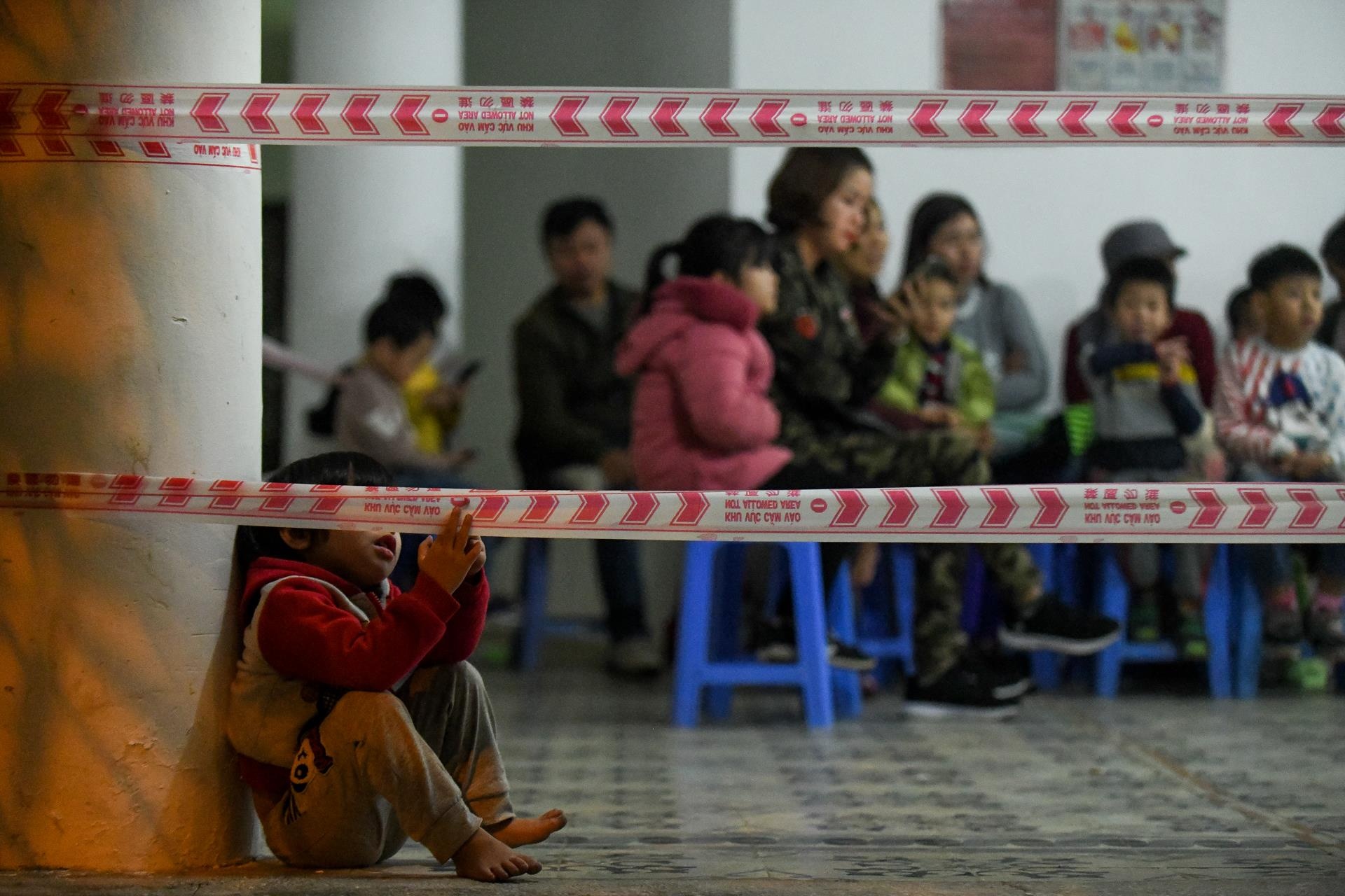 dua con di kham san lon anh 16