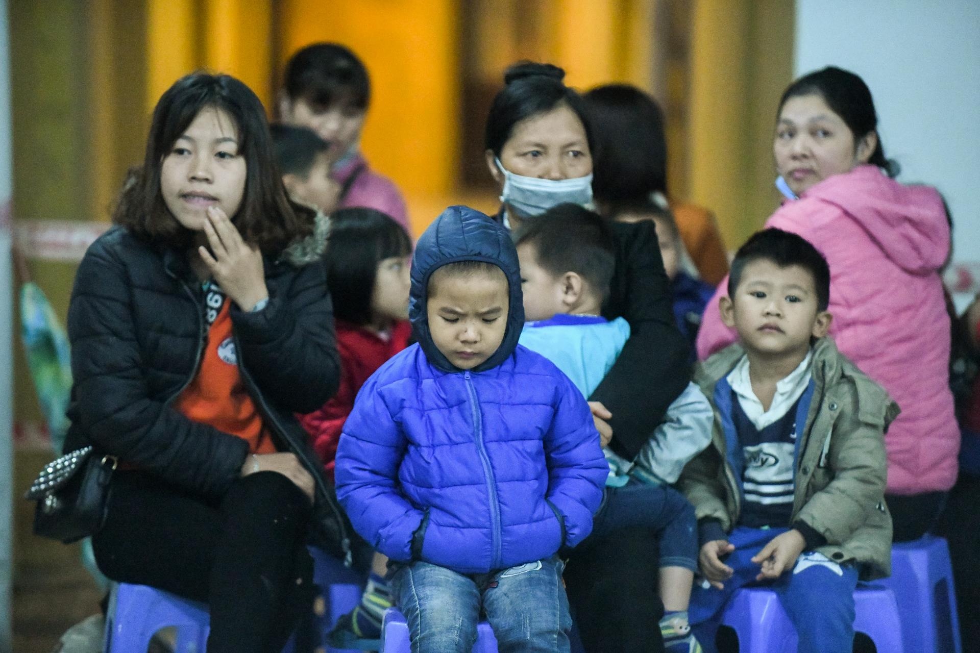 dua con di kham san lon anh 18