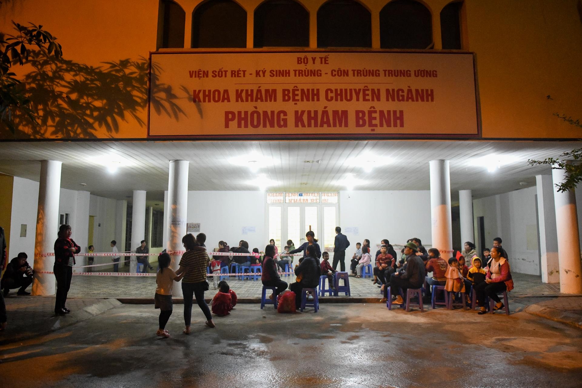 dua con di kham san lon anh 2