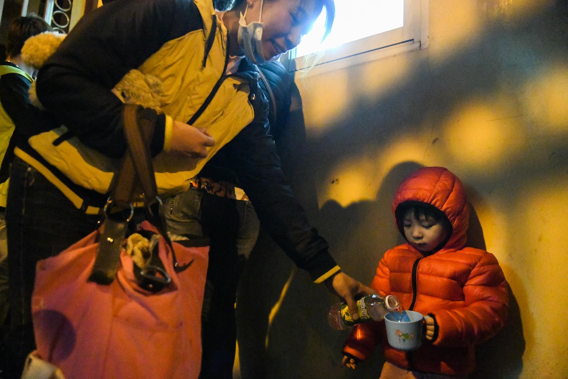 dua con di kham san lon anh 5