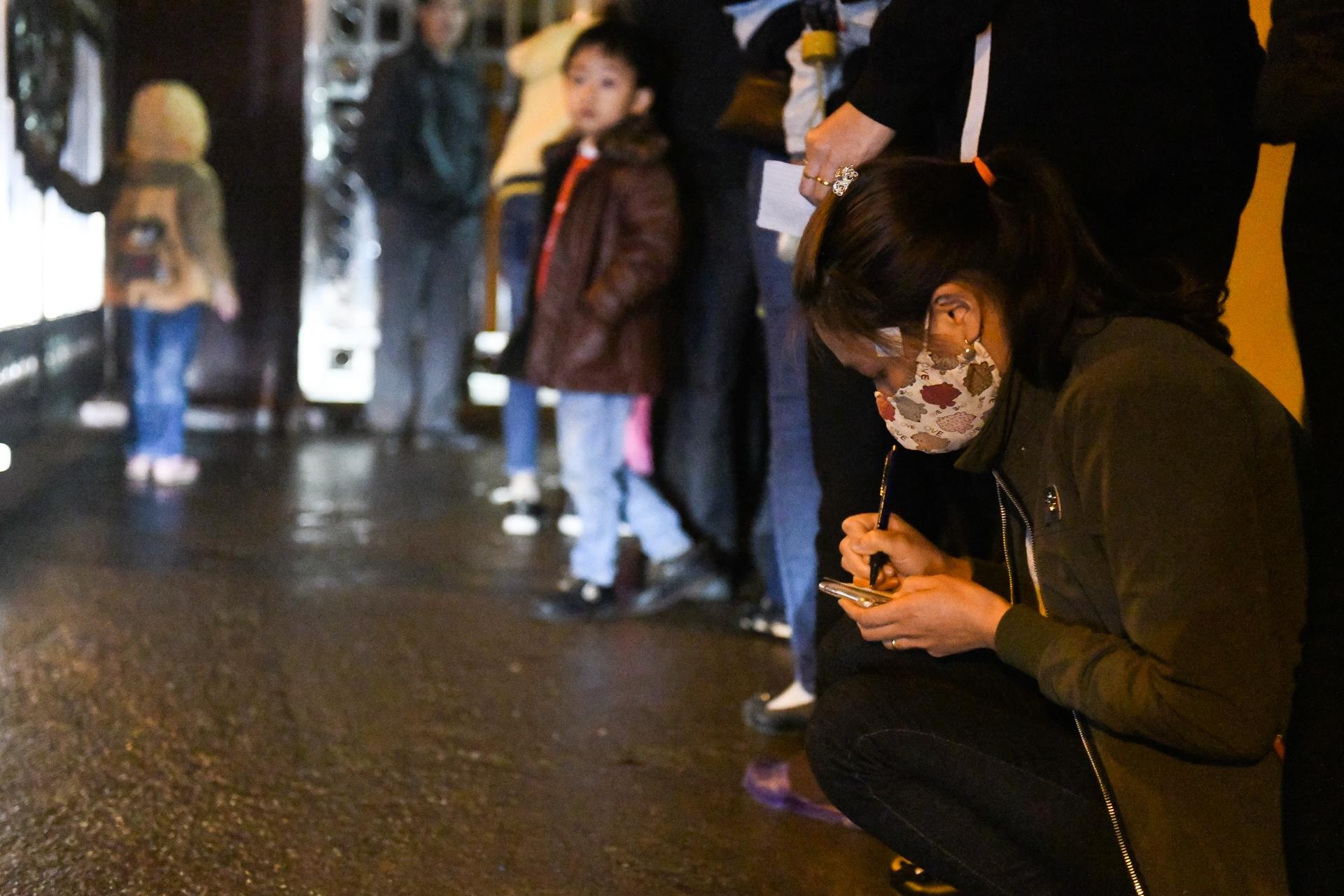 dua con di kham san lon anh 6