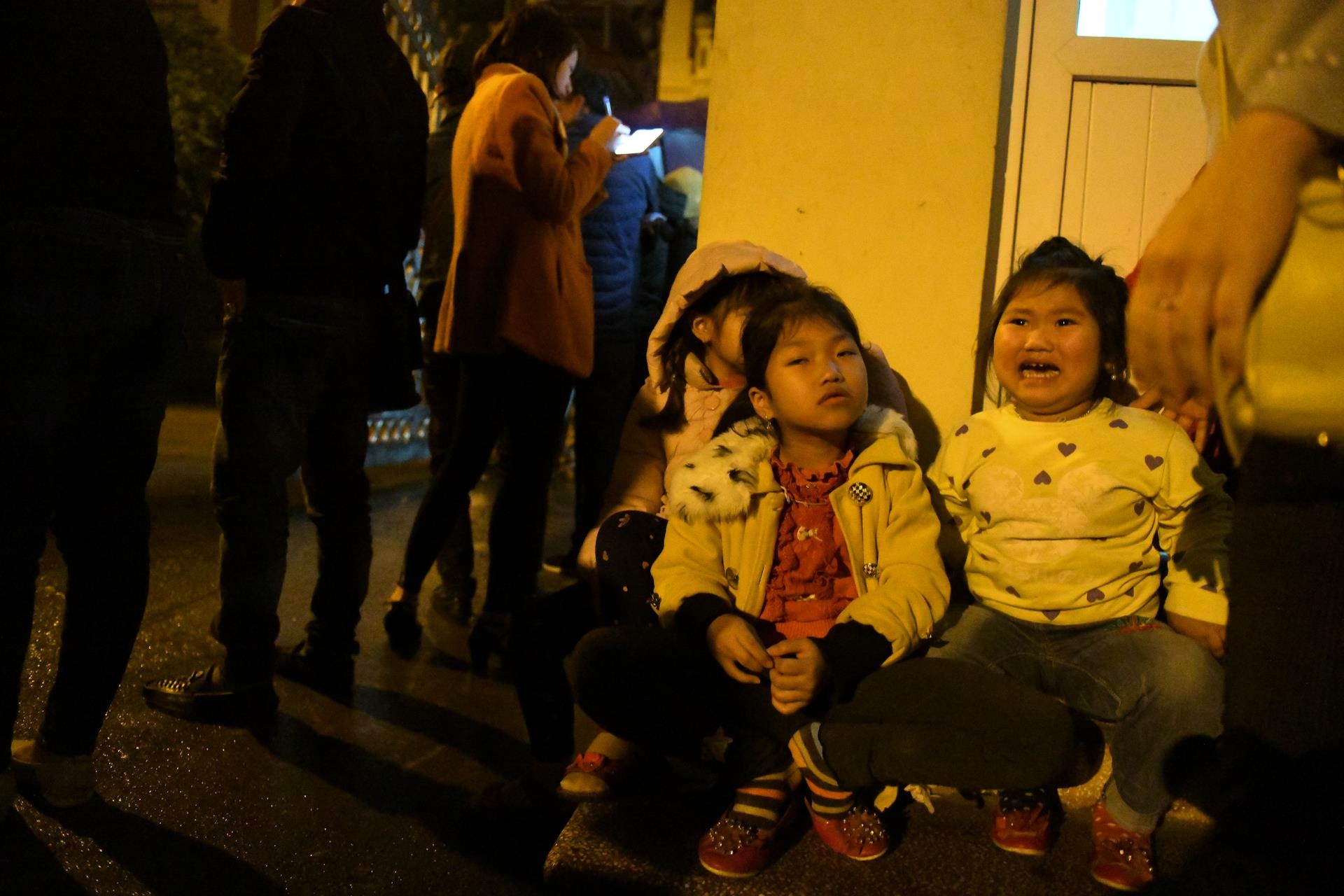 dua con di kham san lon anh 8