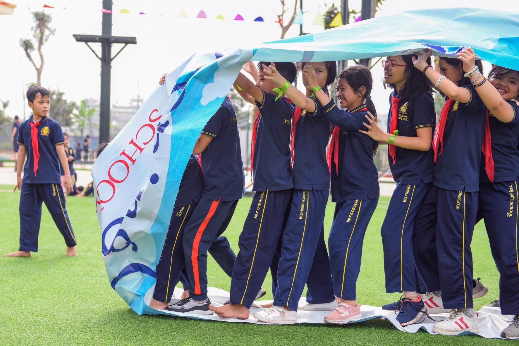 hoc sinh ren luyen moi truong quan doi anh 13