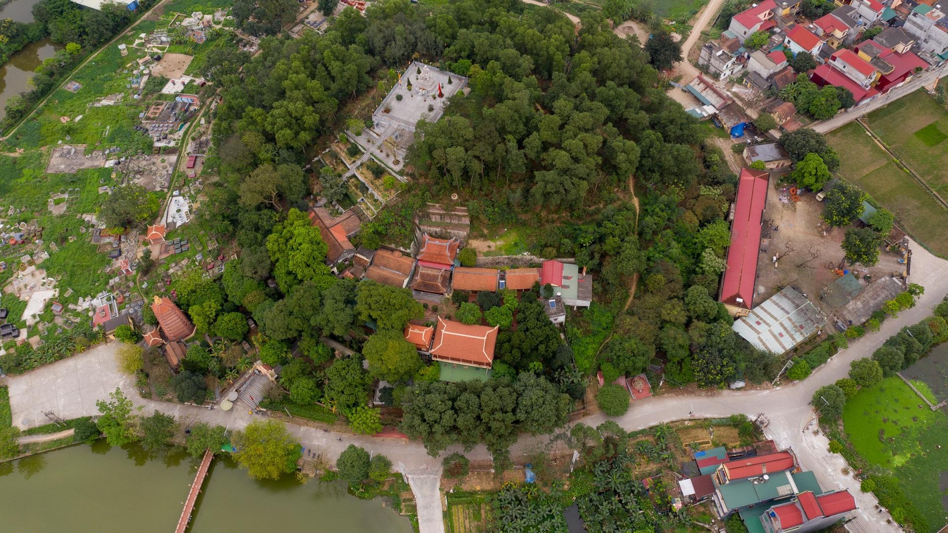 ngoi chua khong co hom cong duc anh 1