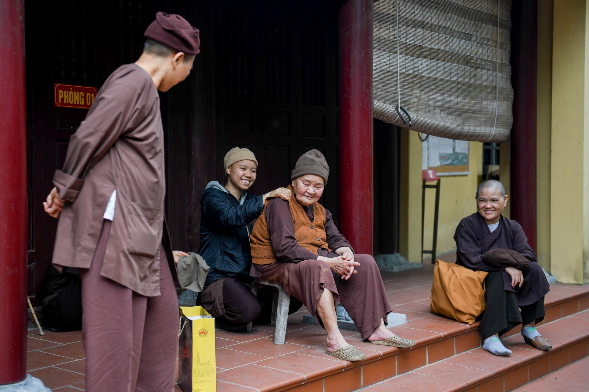 ngoi chua khong co hom cong duc anh 12