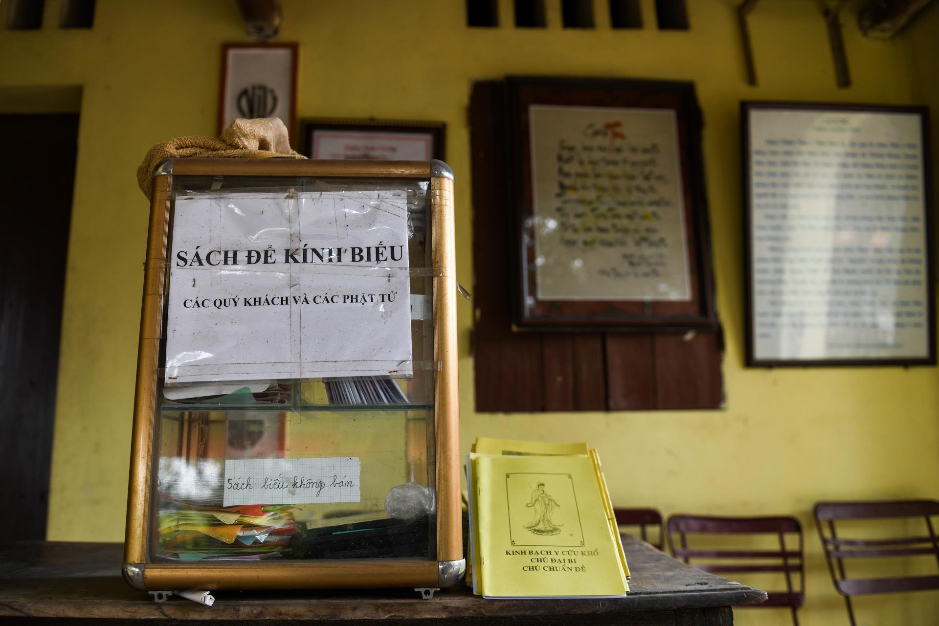 ngoi chua khong co hom cong duc anh 8